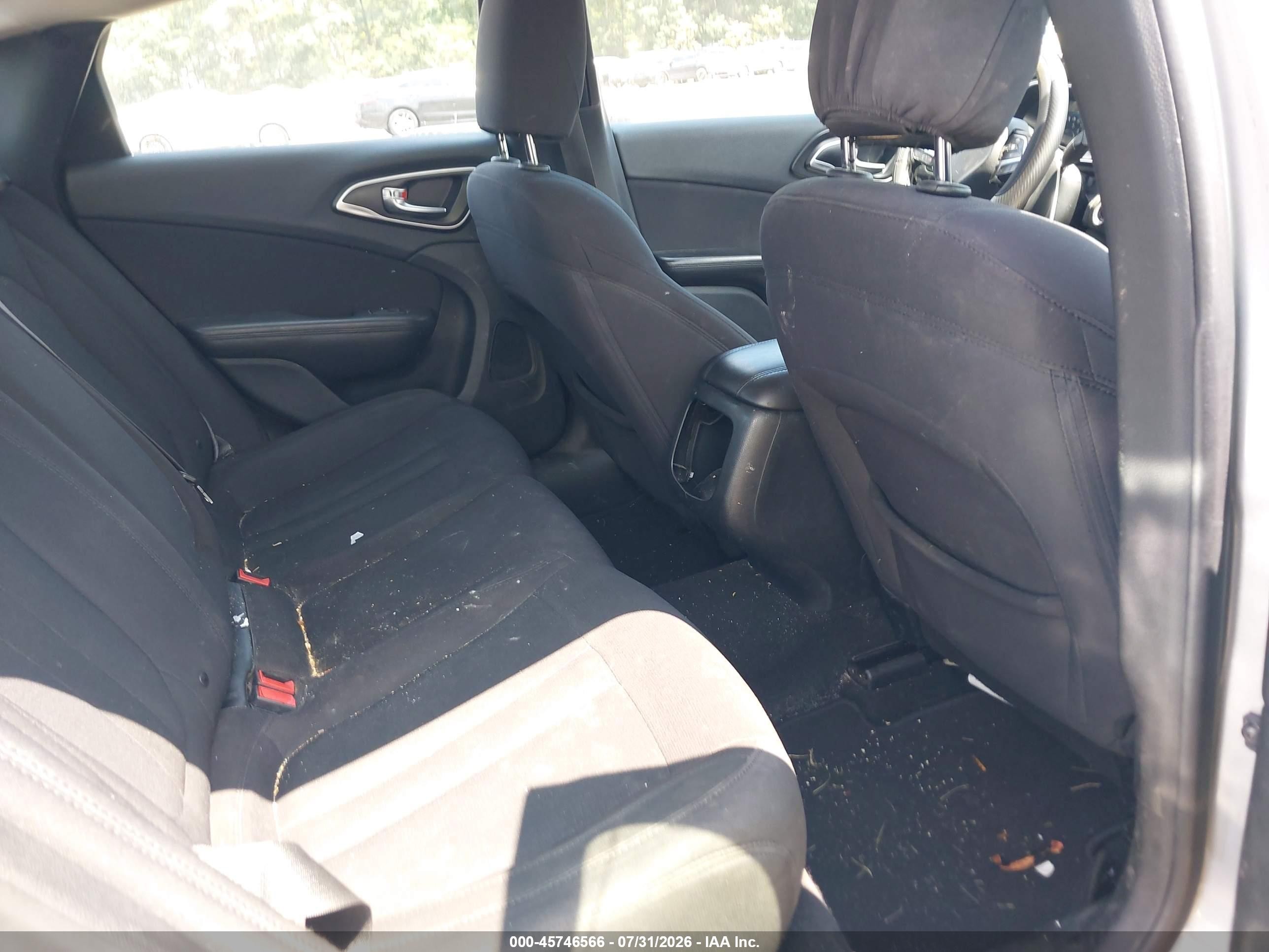 2015 Chrysler 200 Limited Серебряный vin: 1C3CCCAB0FN613564