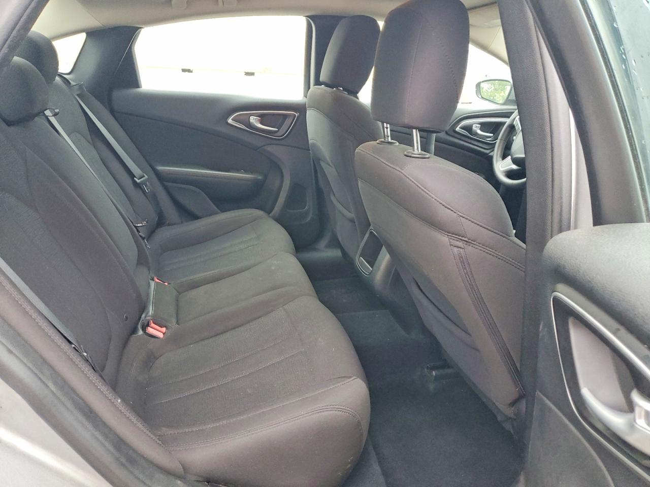 2015 Chrysler 200 Limited Silver vin: 1C3CCCAB0FN669181