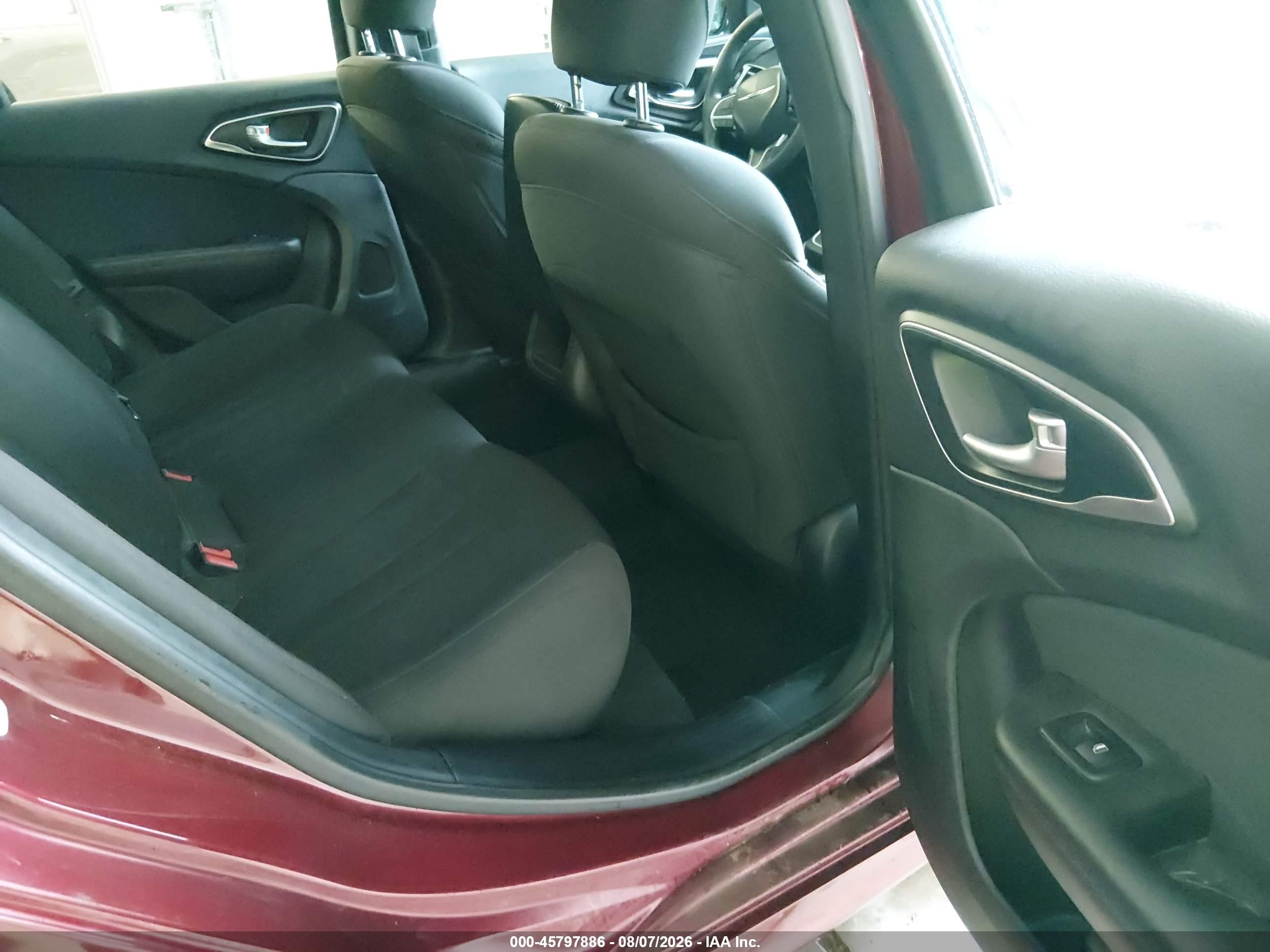 2015 Chrysler 200 Limited Red vin: 1C3CCCAB0FN685719