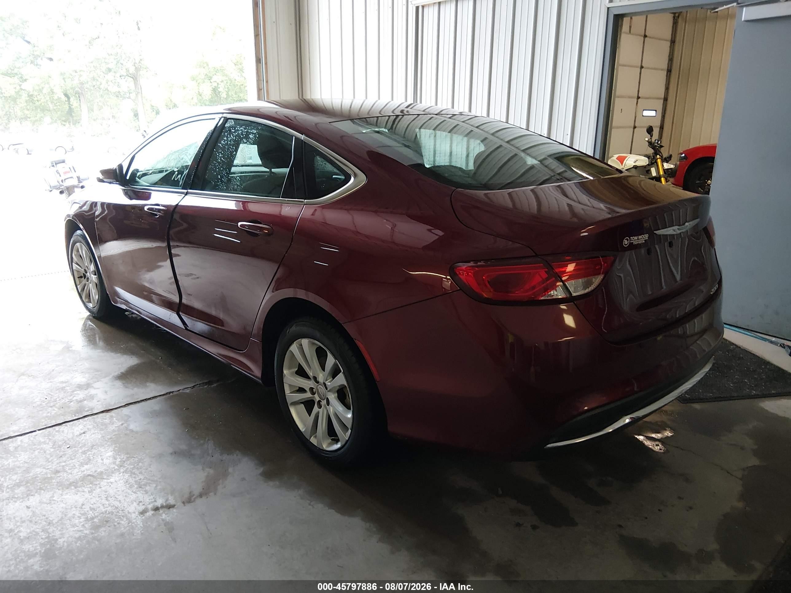 2015 Chrysler 200 Limited Red vin: 1C3CCCAB0FN685719