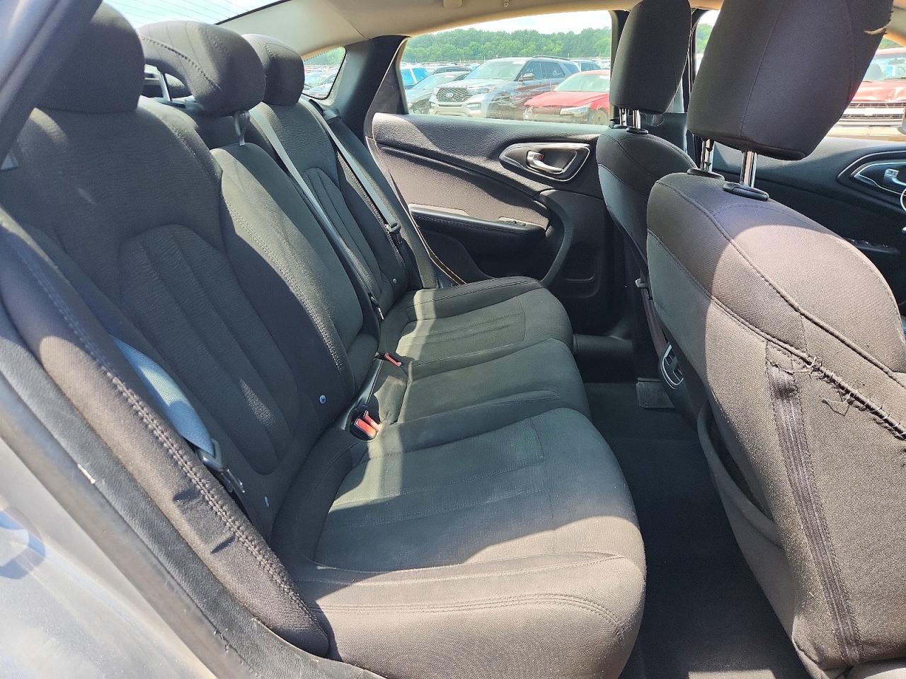 2015 Chrysler 200 Limited Silver vin: 1C3CCCAB0FN699541