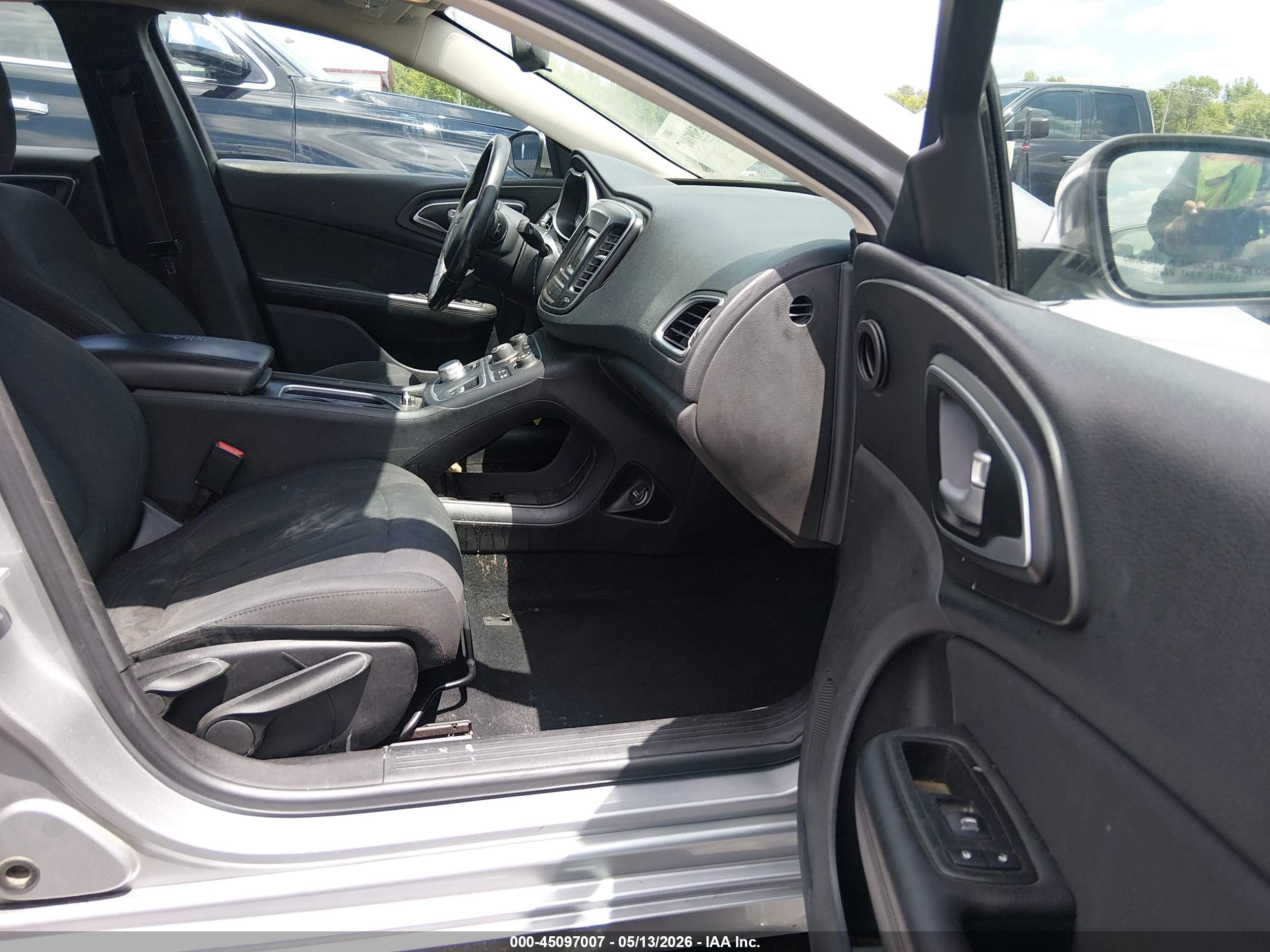 2016 Chrysler 200 Limited Серебряный vin: 1C3CCCAB0GN110764