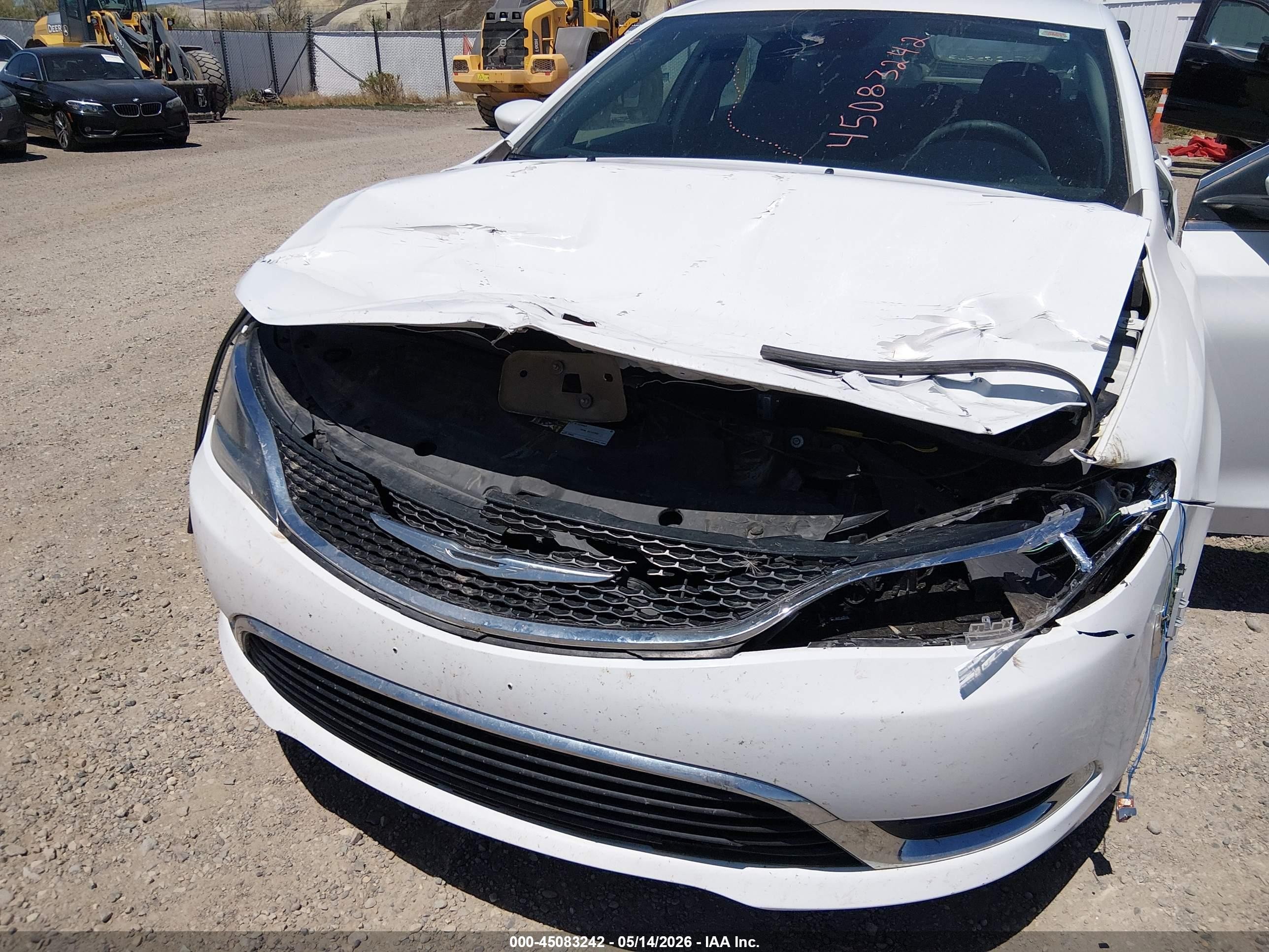 2015 Chrysler 200 Limited White vin: 1C3CCCAB1FN503512