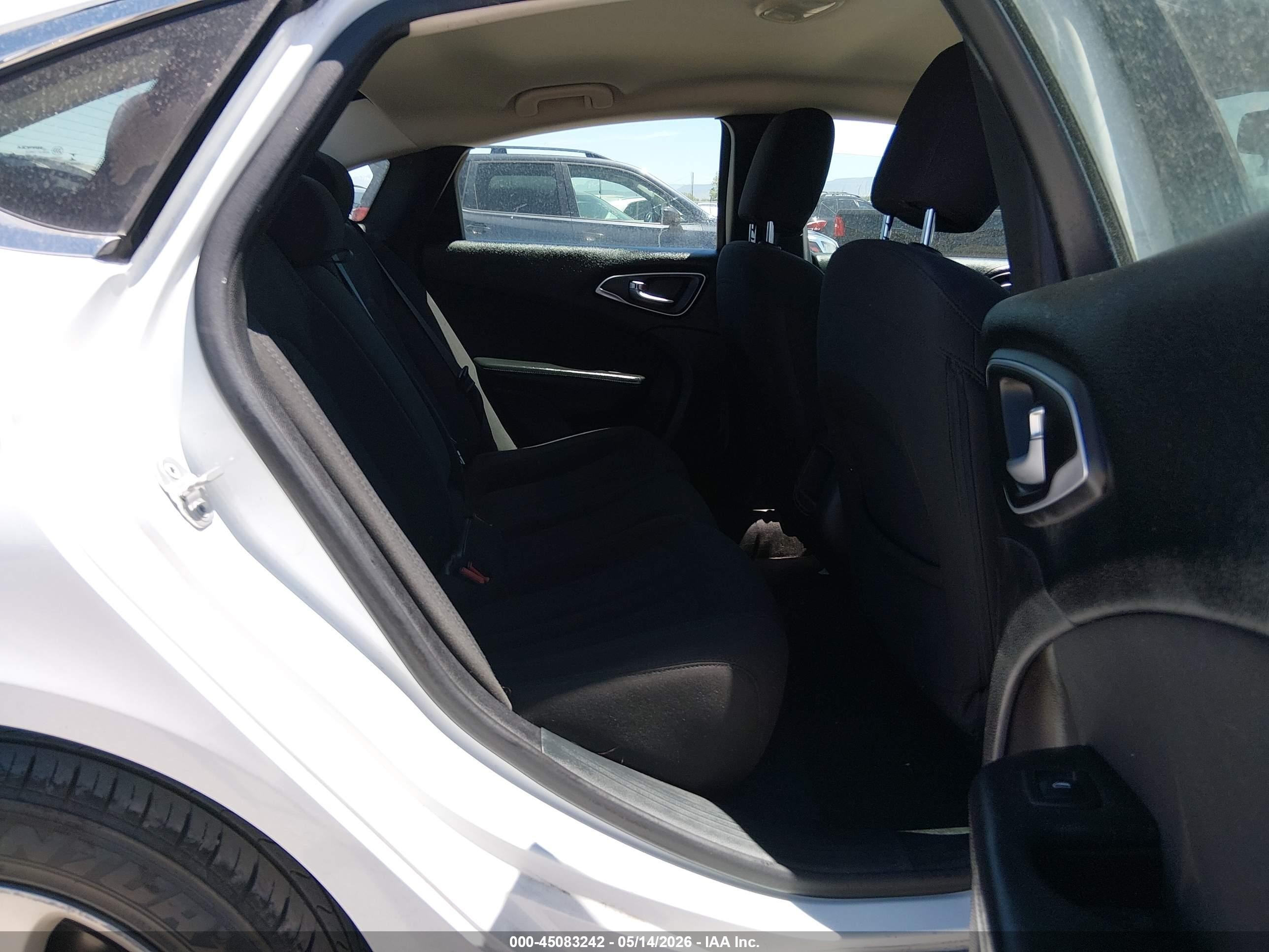 2015 Chrysler 200 Limited White vin: 1C3CCCAB1FN503512