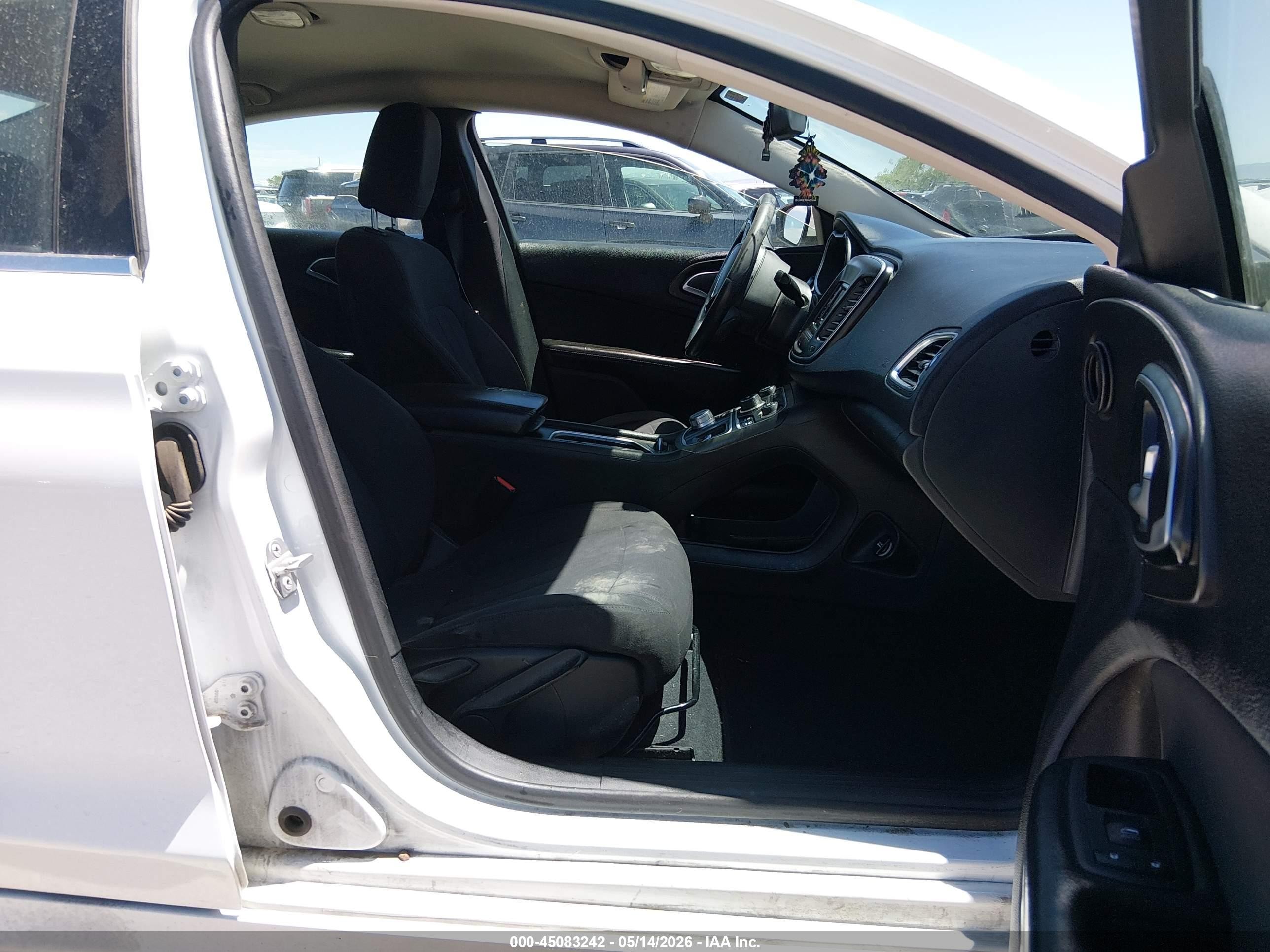 2015 Chrysler 200 Limited White vin: 1C3CCCAB1FN503512