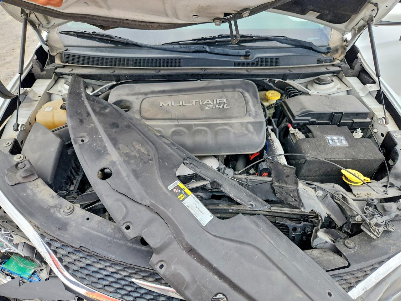 2015 Chrysler 200 Limited Белый vin: 1C3CCCAB1FN537255