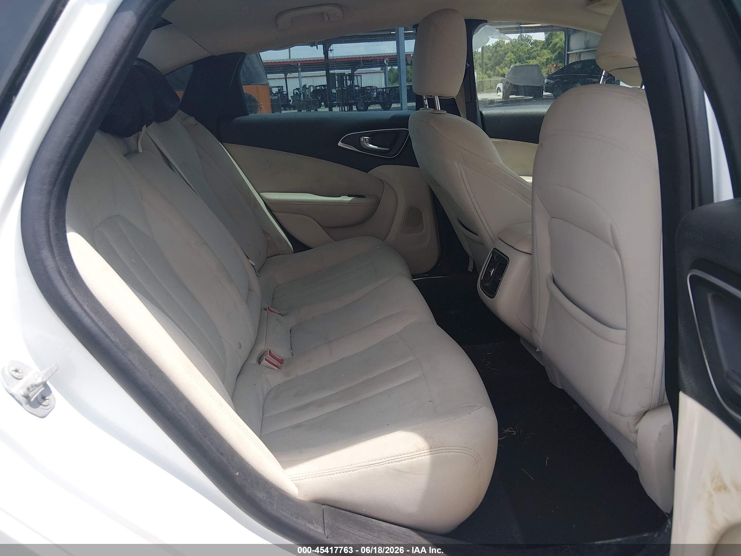 2015 Chrysler 200 Limited White vin: 1C3CCCAB1FN557795
