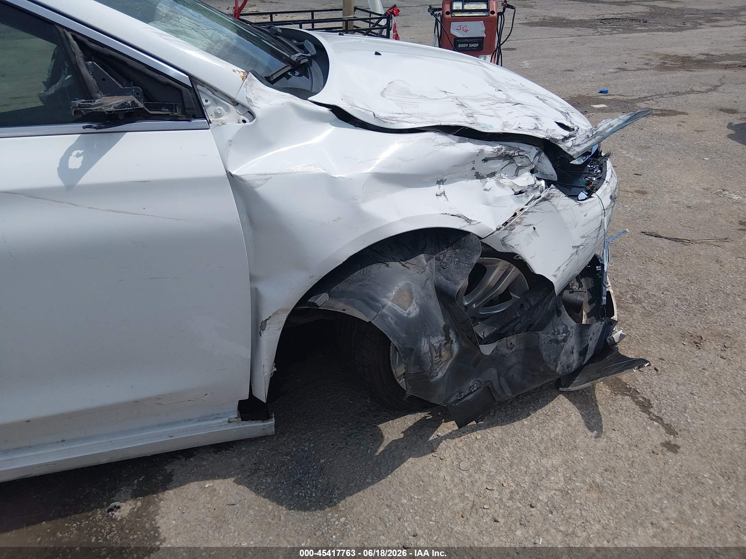2015 Chrysler 200 Limited White vin: 1C3CCCAB1FN557795