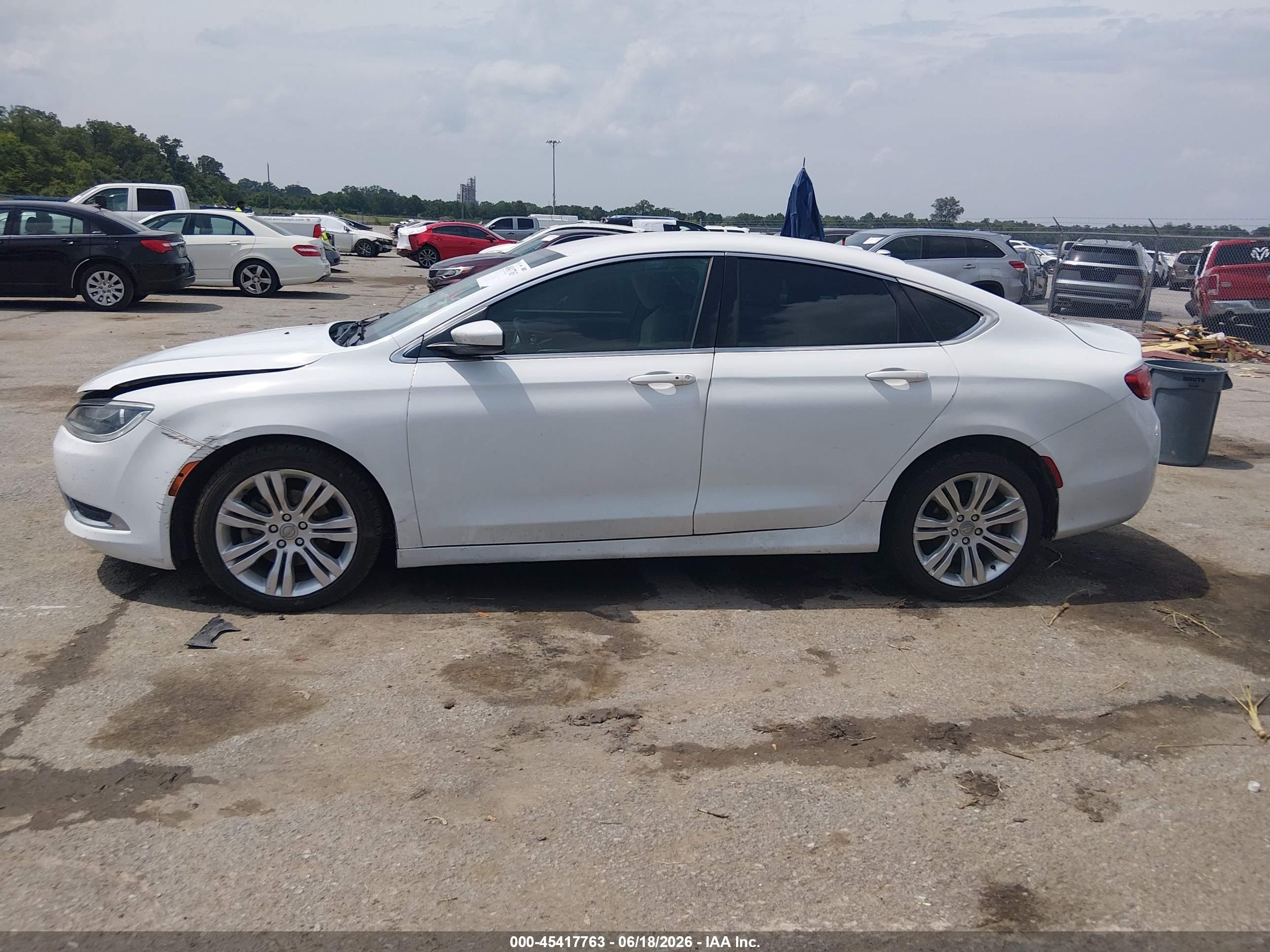 2015 Chrysler 200 Limited White vin: 1C3CCCAB1FN557795