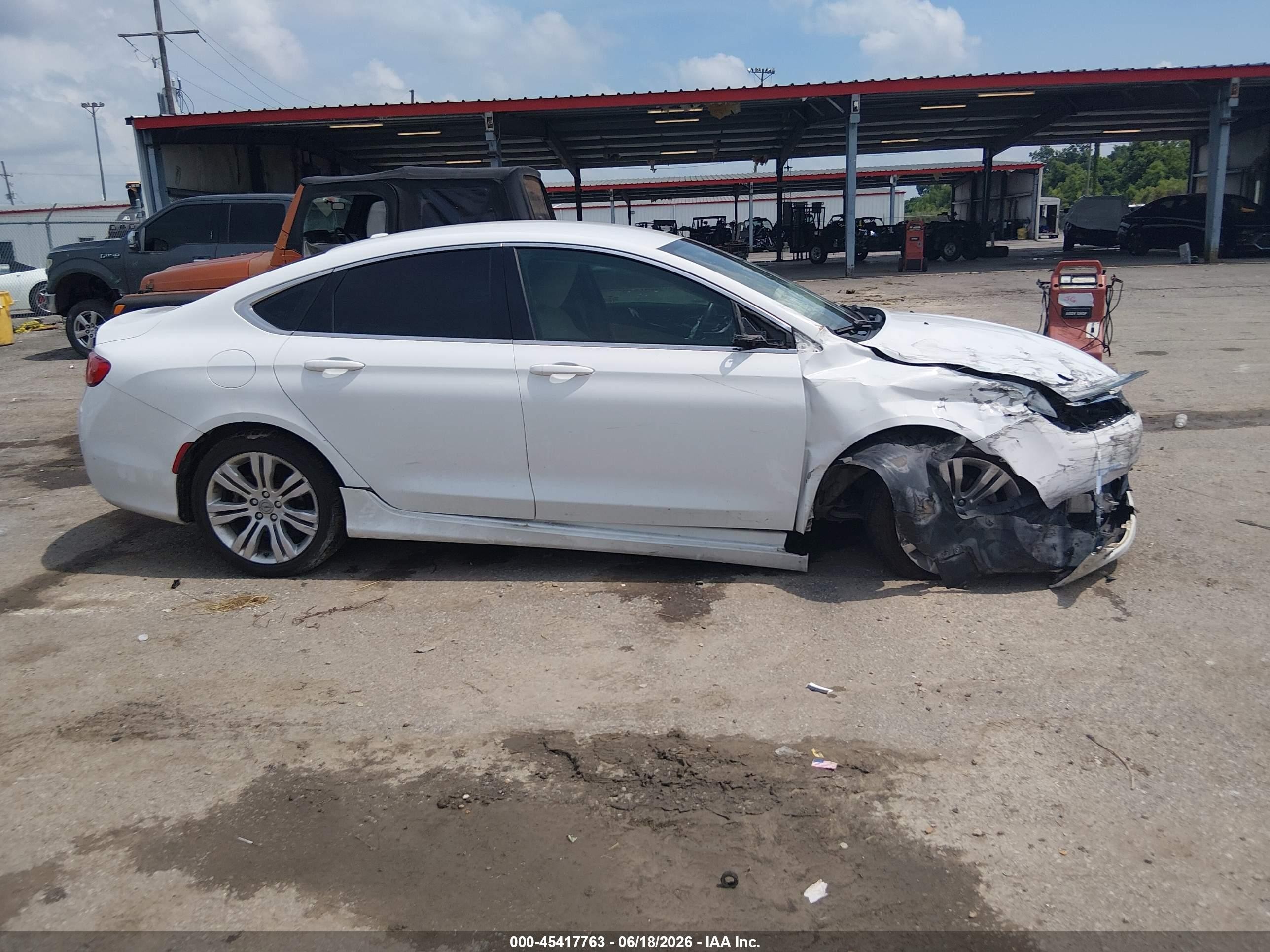 2015 Chrysler 200 Limited White vin: 1C3CCCAB1FN557795