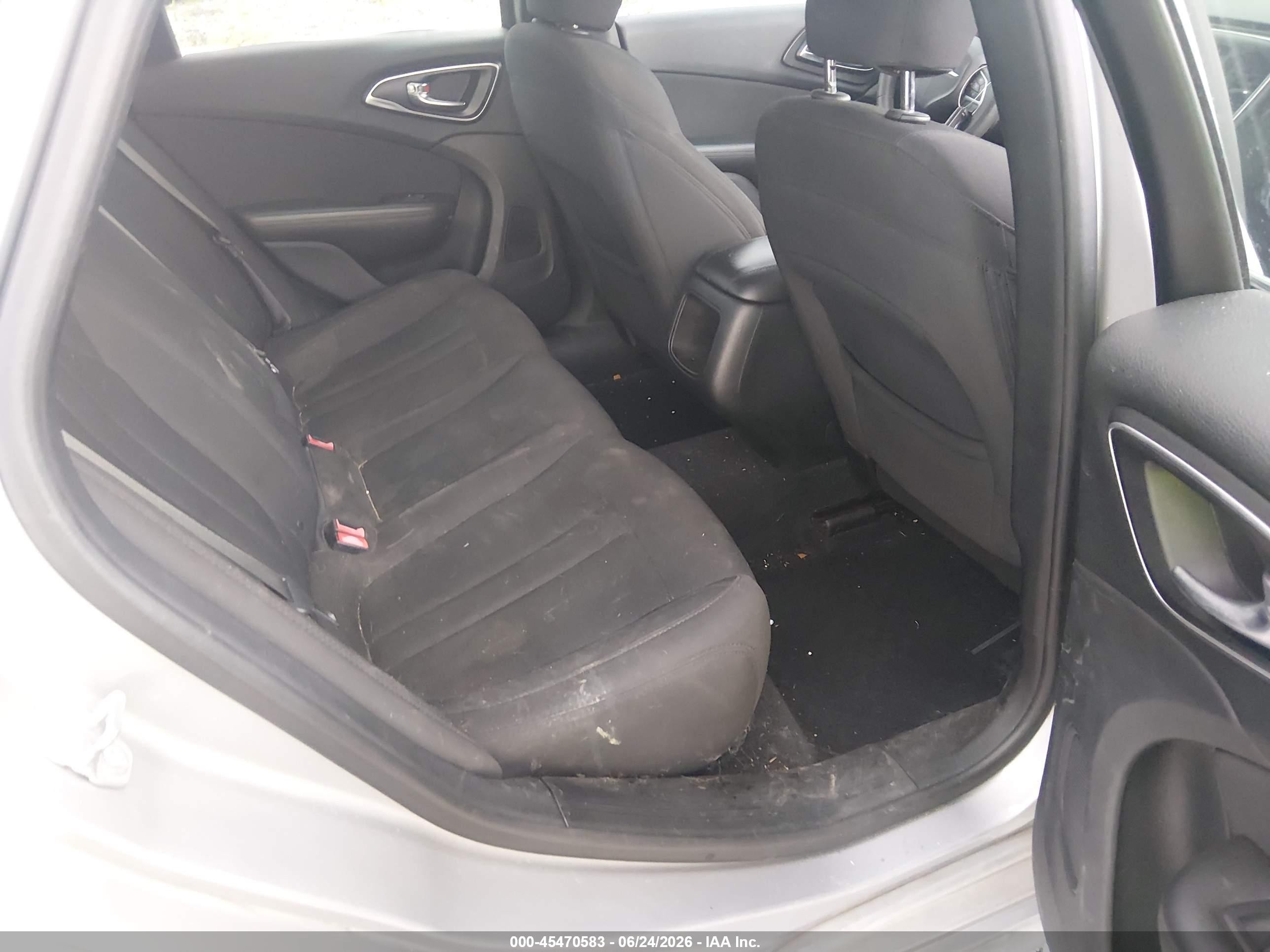 2015 Chrysler 200 Limited Silver vin: 1C3CCCAB1FN577447