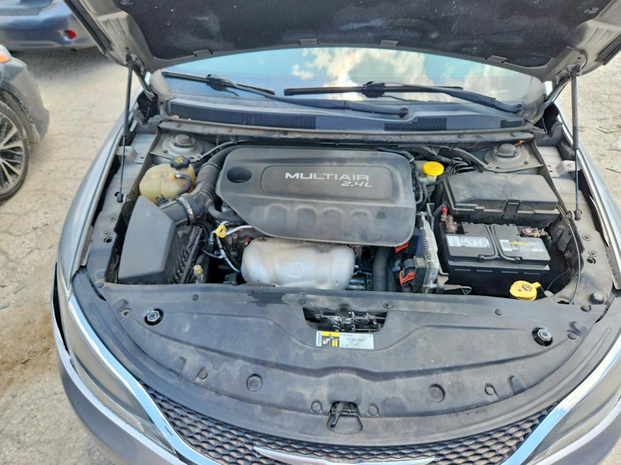 2015 Chrysler 200 Limited Серебряный vin: 1C3CCCAB1FN637484