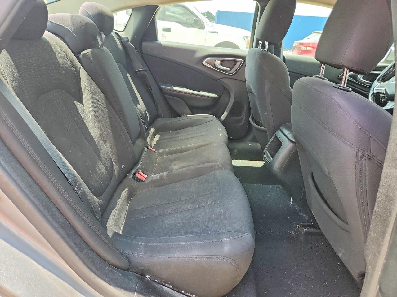 2015 Chrysler 200 Limited Серебряный vin: 1C3CCCAB1FN637484