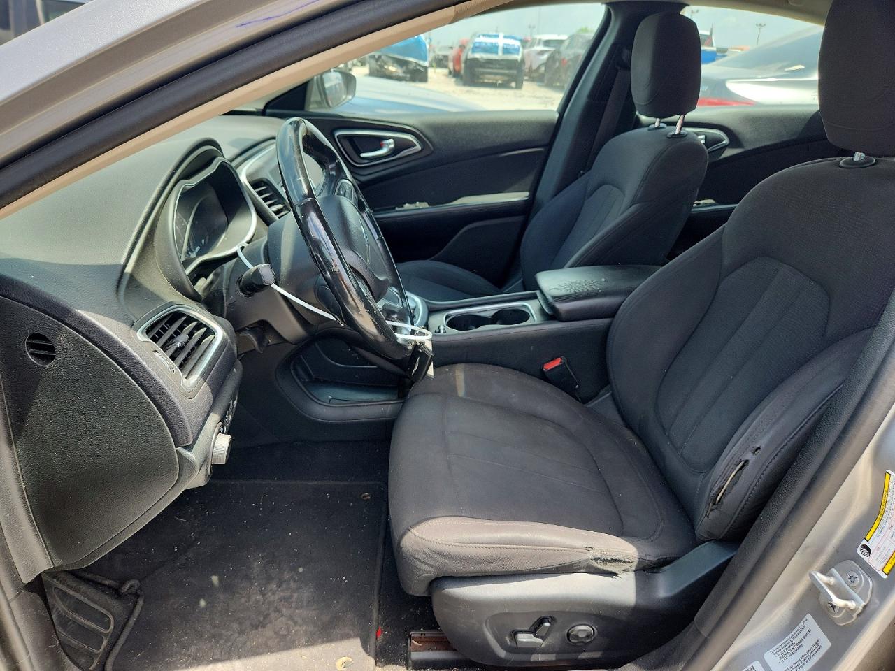 2015 Chrysler 200 Limited Серебряный vin: 1C3CCCAB1FN637484