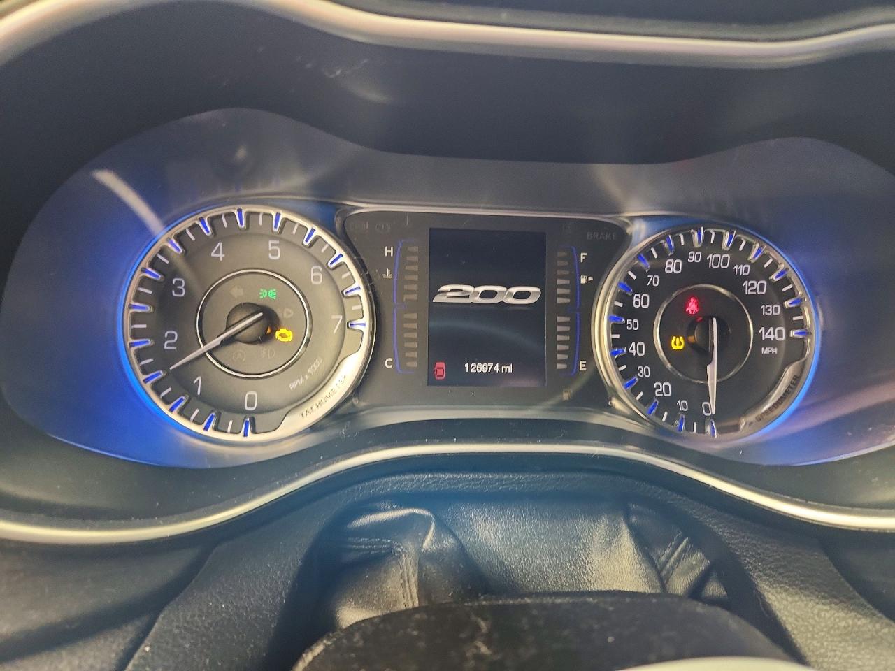 2015 Chrysler 200 Limited Серебряный vin: 1C3CCCAB1FN649215