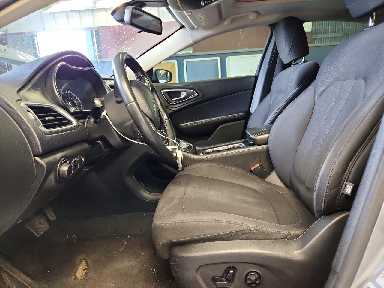 2015 Chrysler 200 Limited Серебряный vin: 1C3CCCAB1FN649215