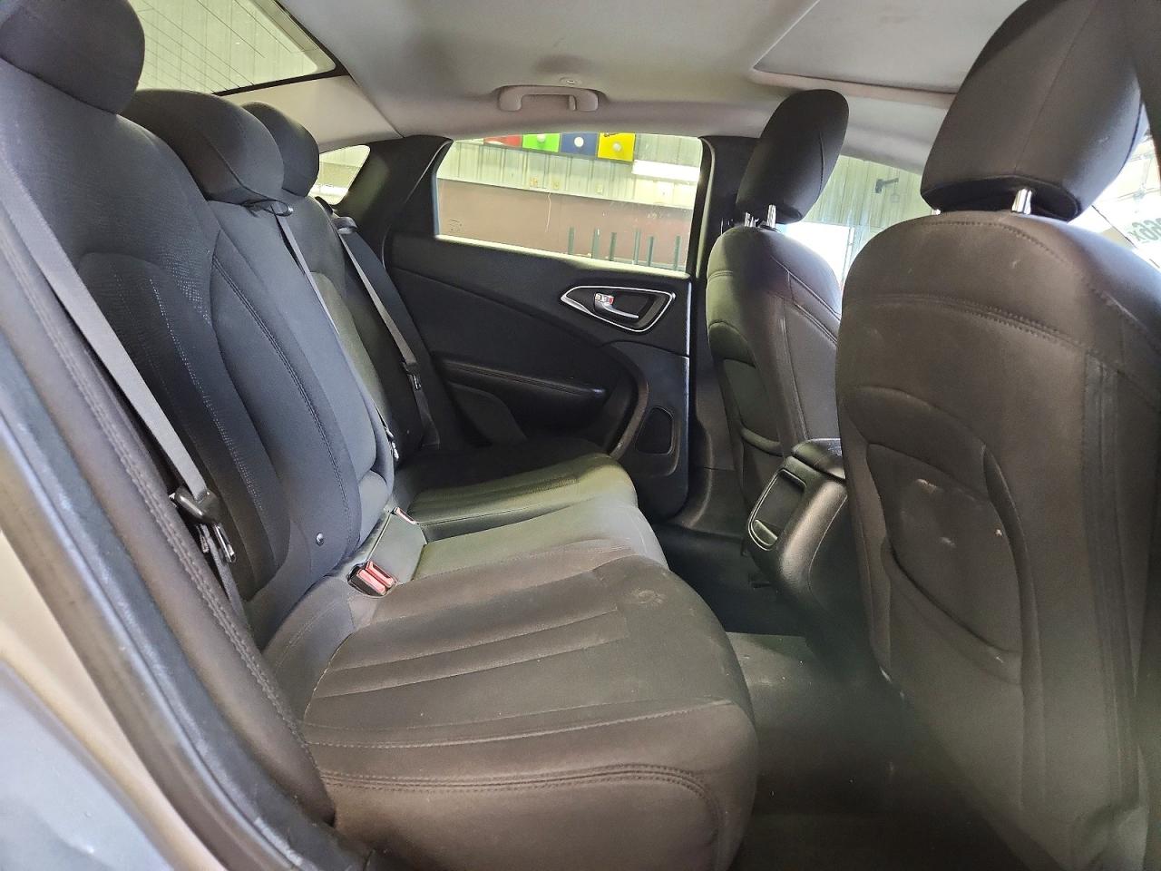 2015 Chrysler 200 Limited Серебряный vin: 1C3CCCAB1FN649215