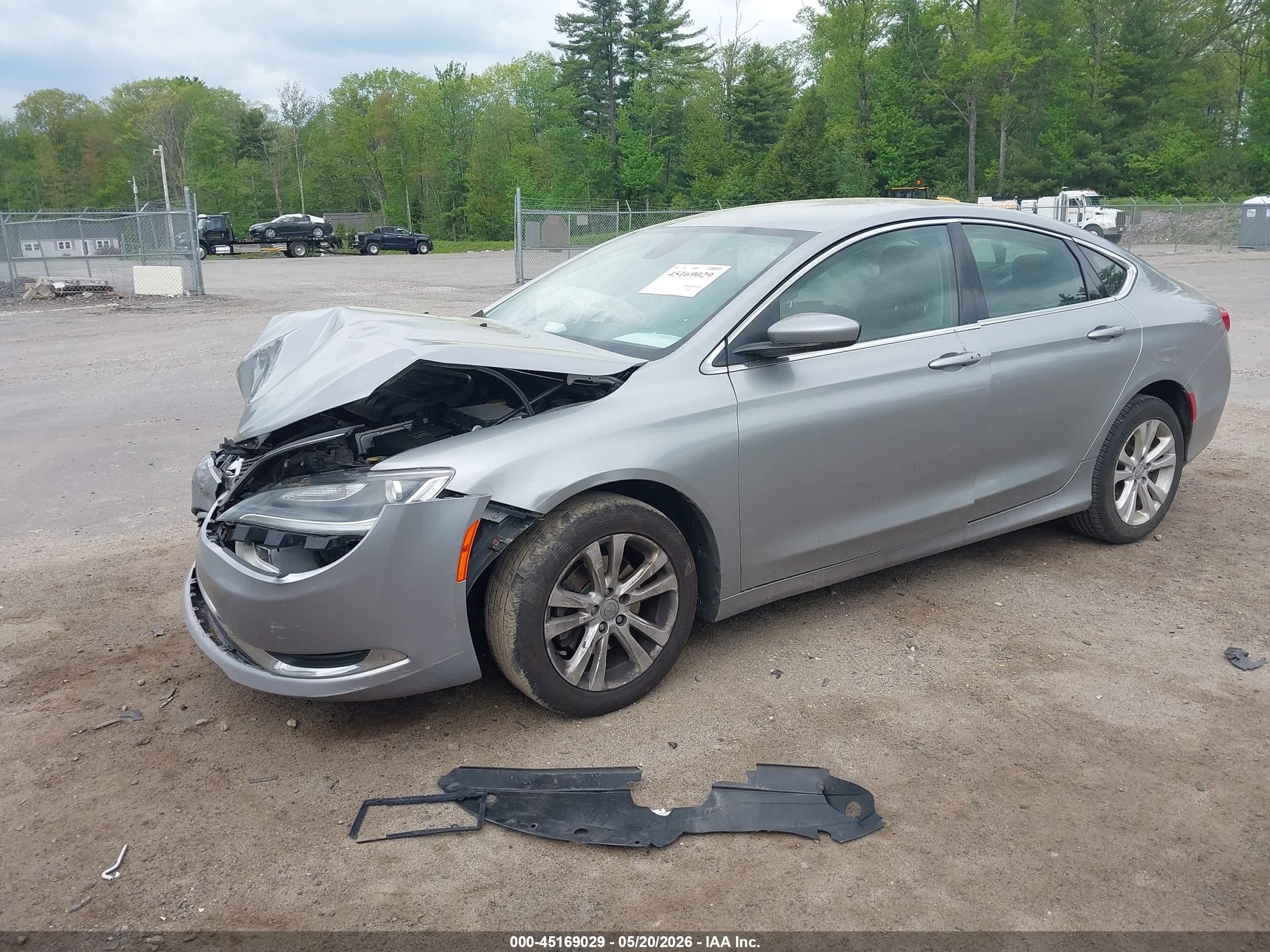 2015 Chrysler 200 Limited Silver vin: 1C3CCCAB1FN670467