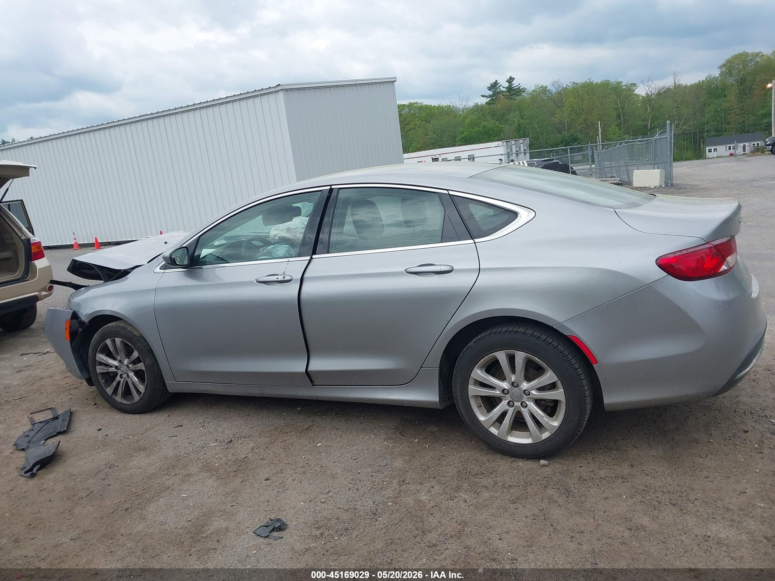 2015 Chrysler 200 Limited Silver vin: 1C3CCCAB1FN670467
