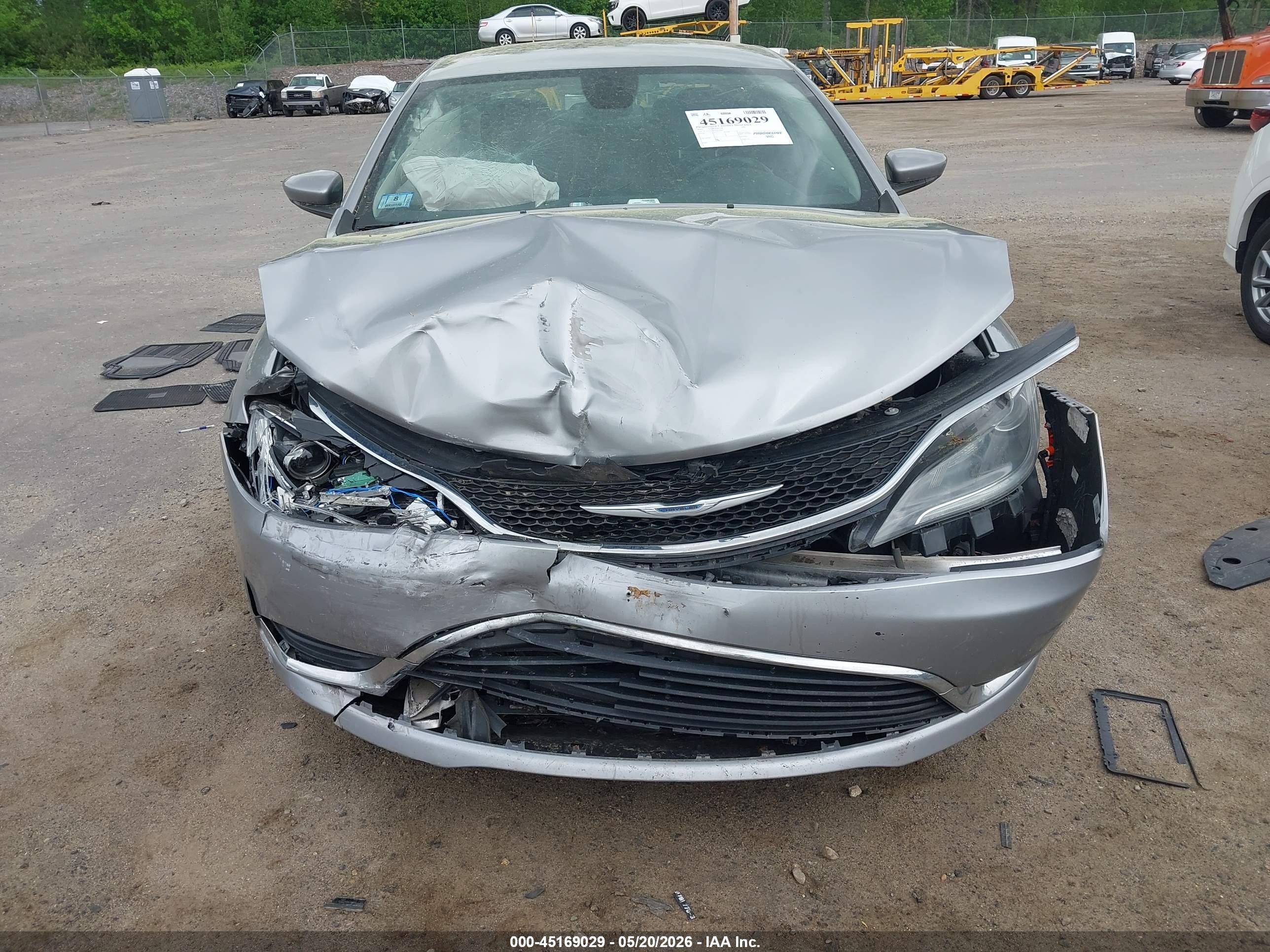 2015 Chrysler 200 Limited Silver vin: 1C3CCCAB1FN670467