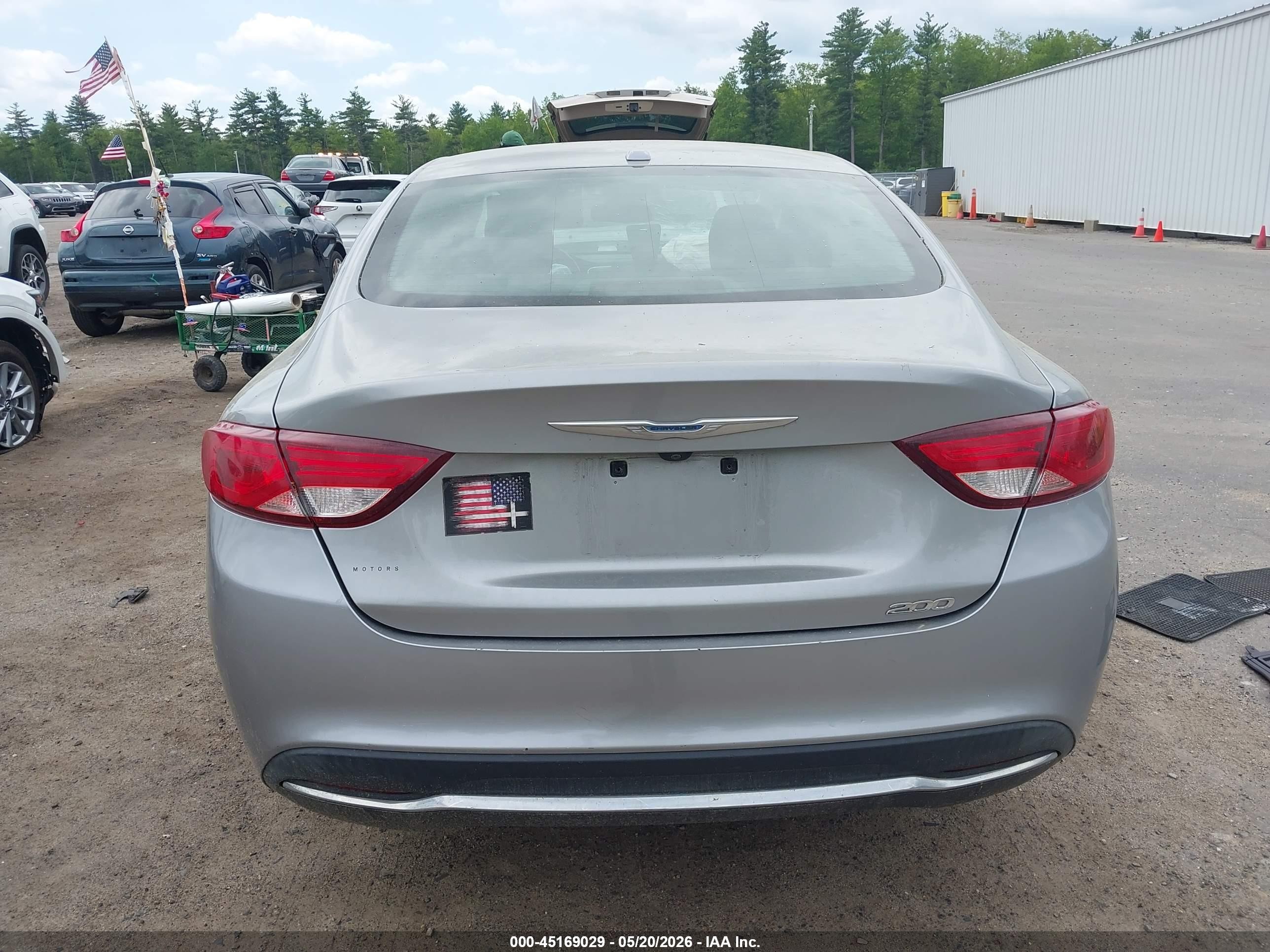 2015 Chrysler 200 Limited Silver vin: 1C3CCCAB1FN670467