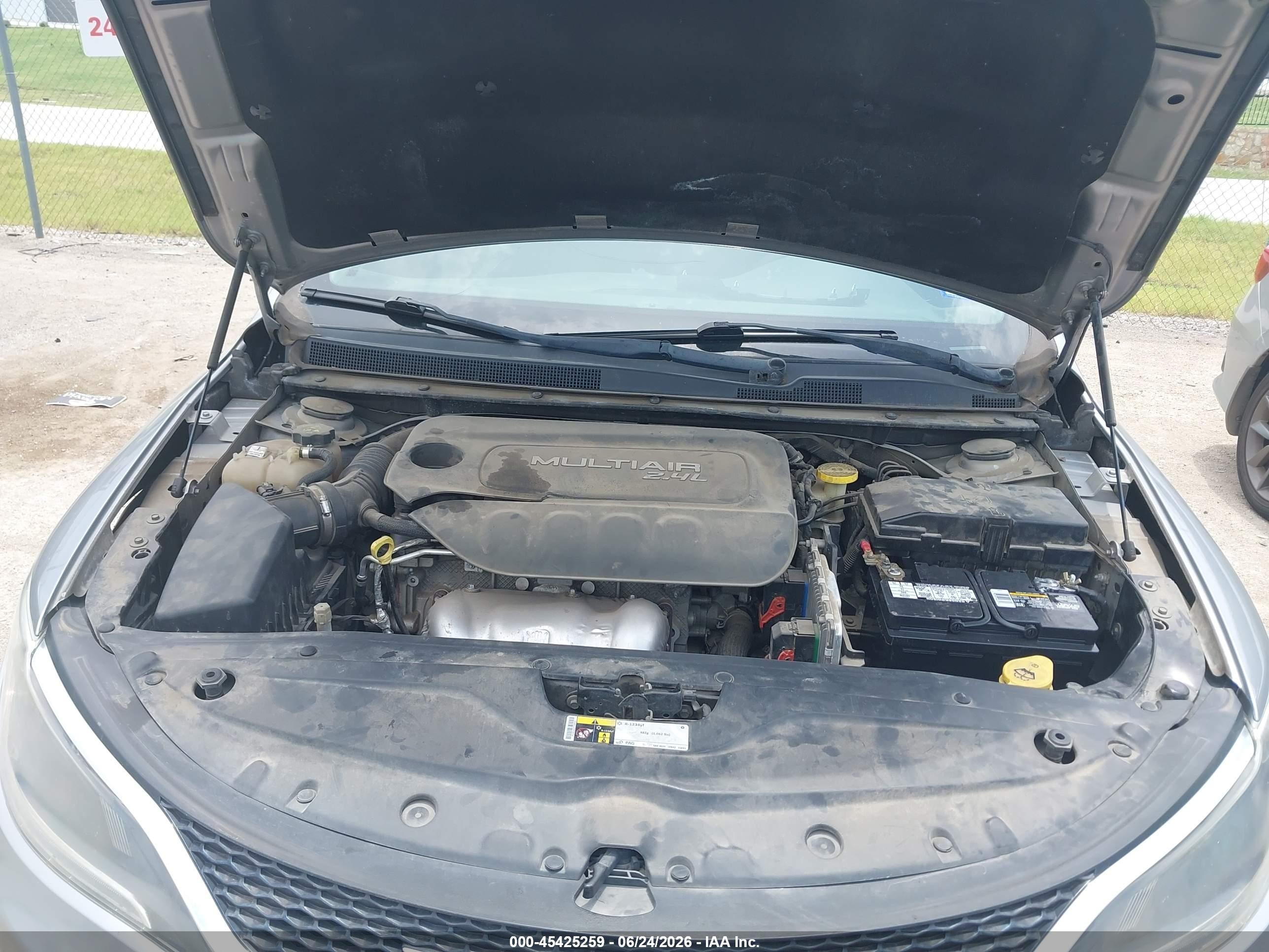 2015 Chrysler 200 Limited Серебряный vin: 1C3CCCAB1FN722213