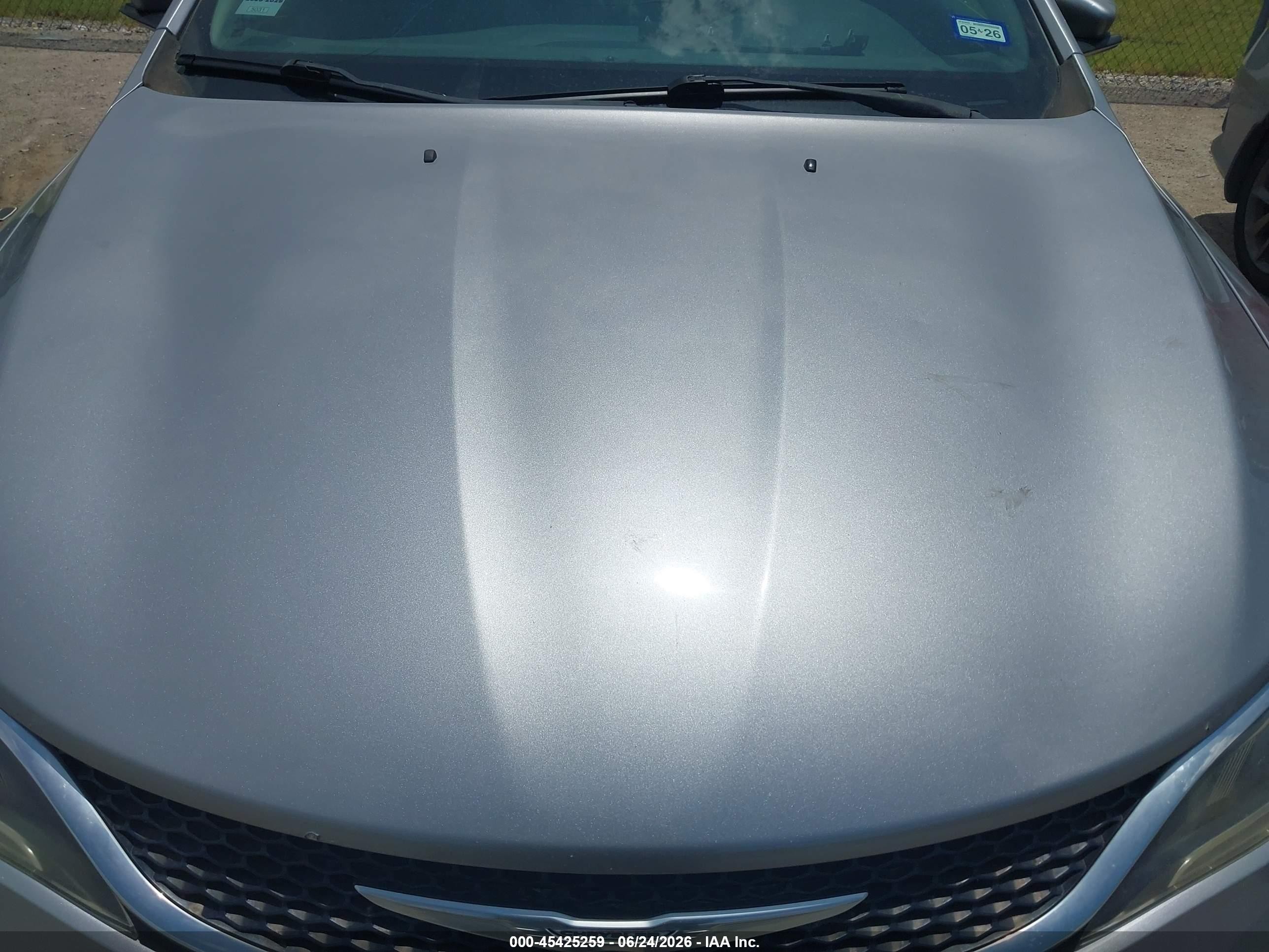 2015 Chrysler 200 Limited Серебряный vin: 1C3CCCAB1FN722213