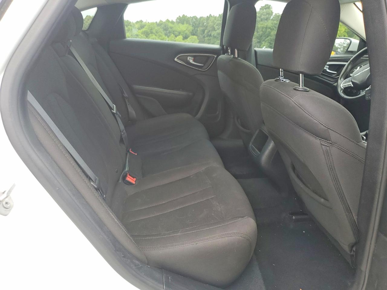 2015 Chrysler 200 Limited White vin: 1C3CCCAB1FN732241