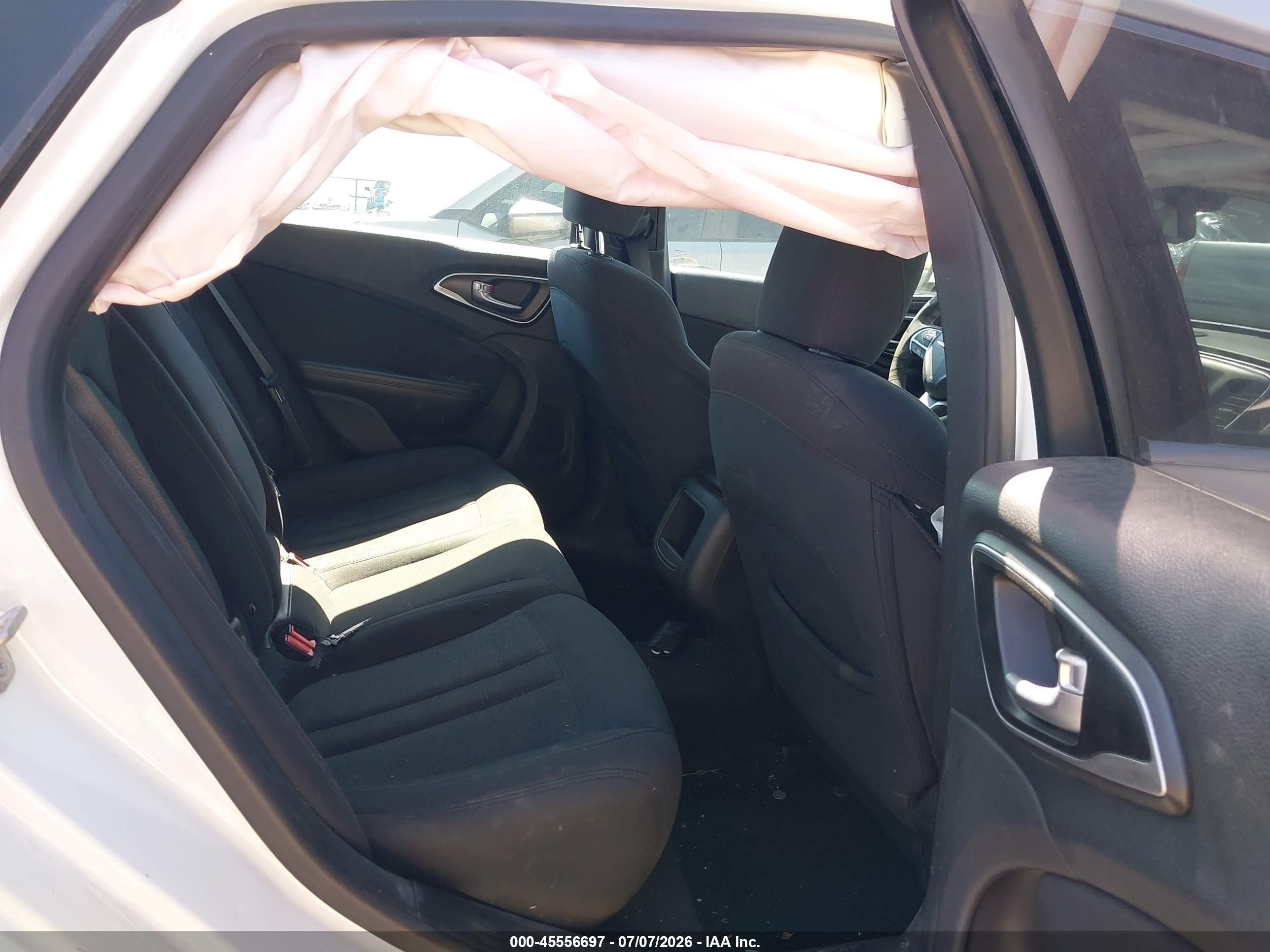2015 Chrysler 200 Limited White vin: 1C3CCCAB1FN742350