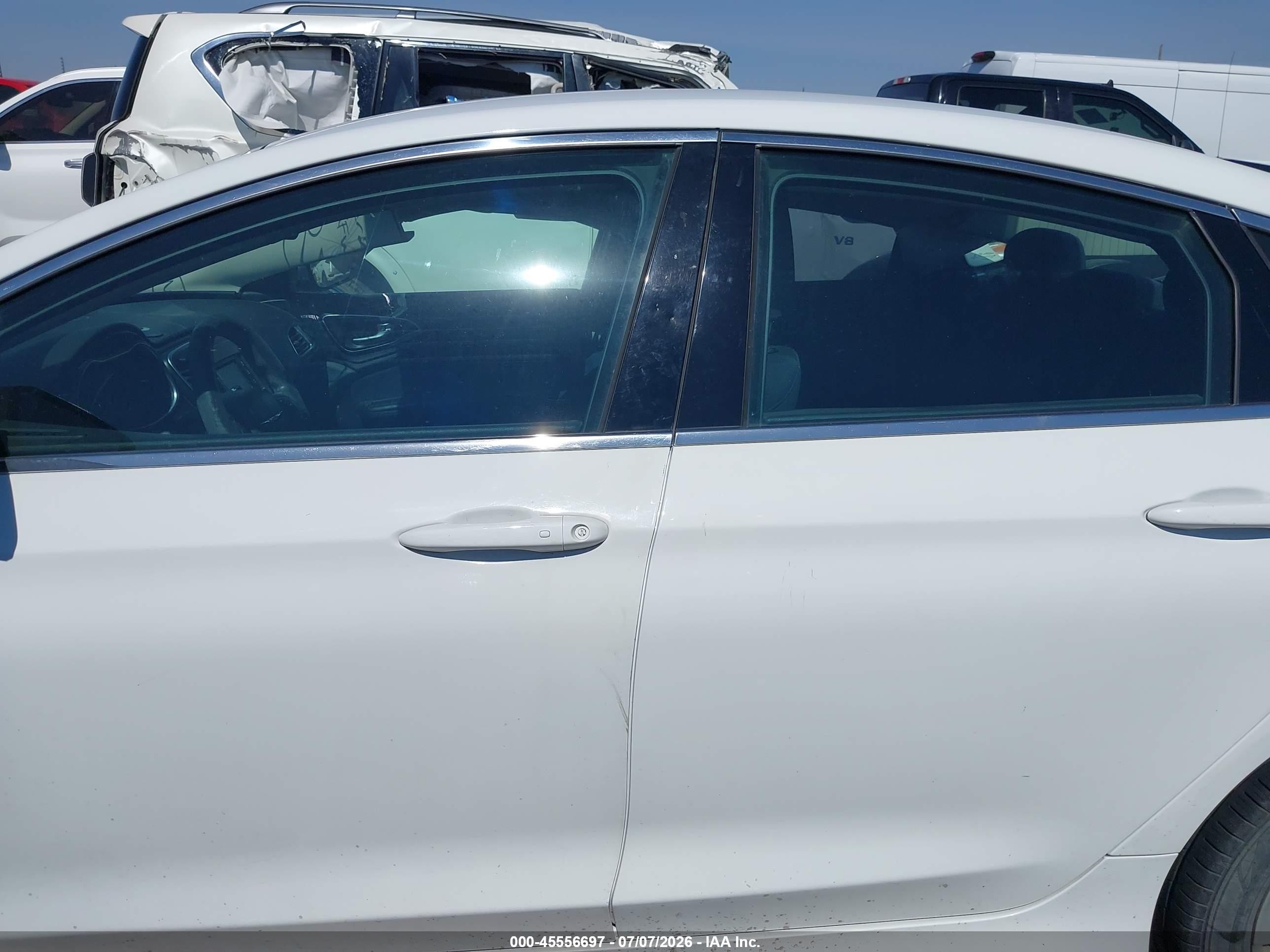 2015 Chrysler 200 Limited White vin: 1C3CCCAB1FN742350