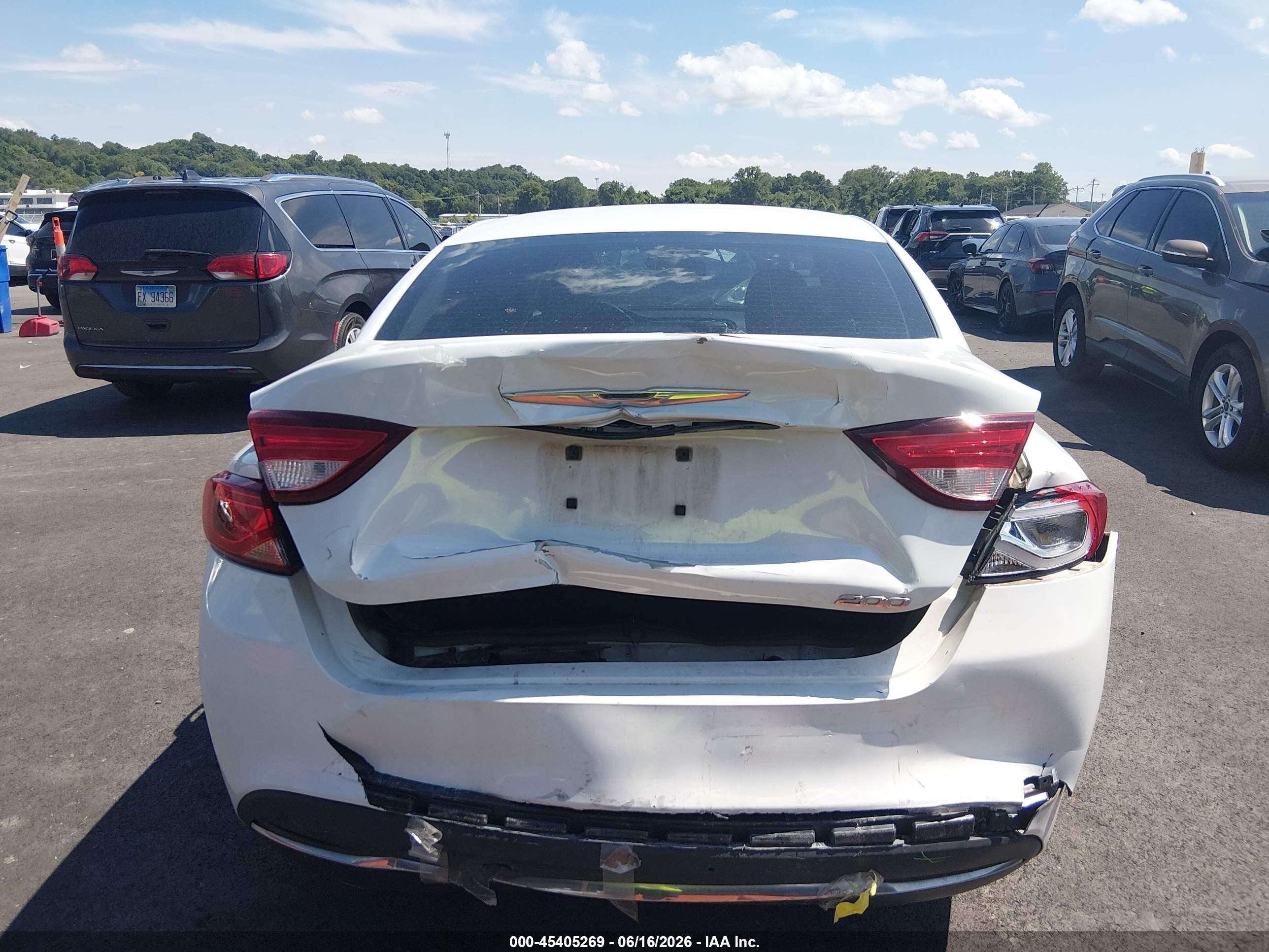 2015 Chrysler 200 Limited Белый vin: 1C3CCCAB2FN525258