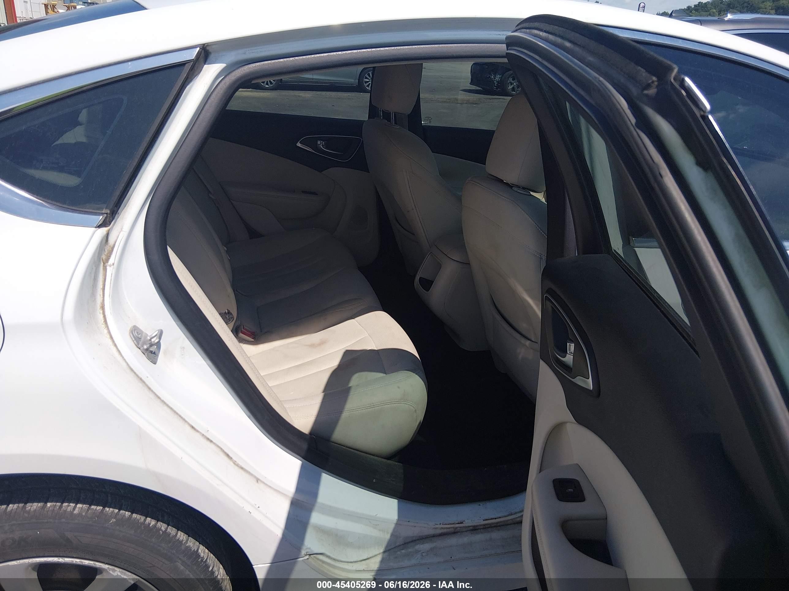 2015 Chrysler 200 Limited Белый vin: 1C3CCCAB2FN525258