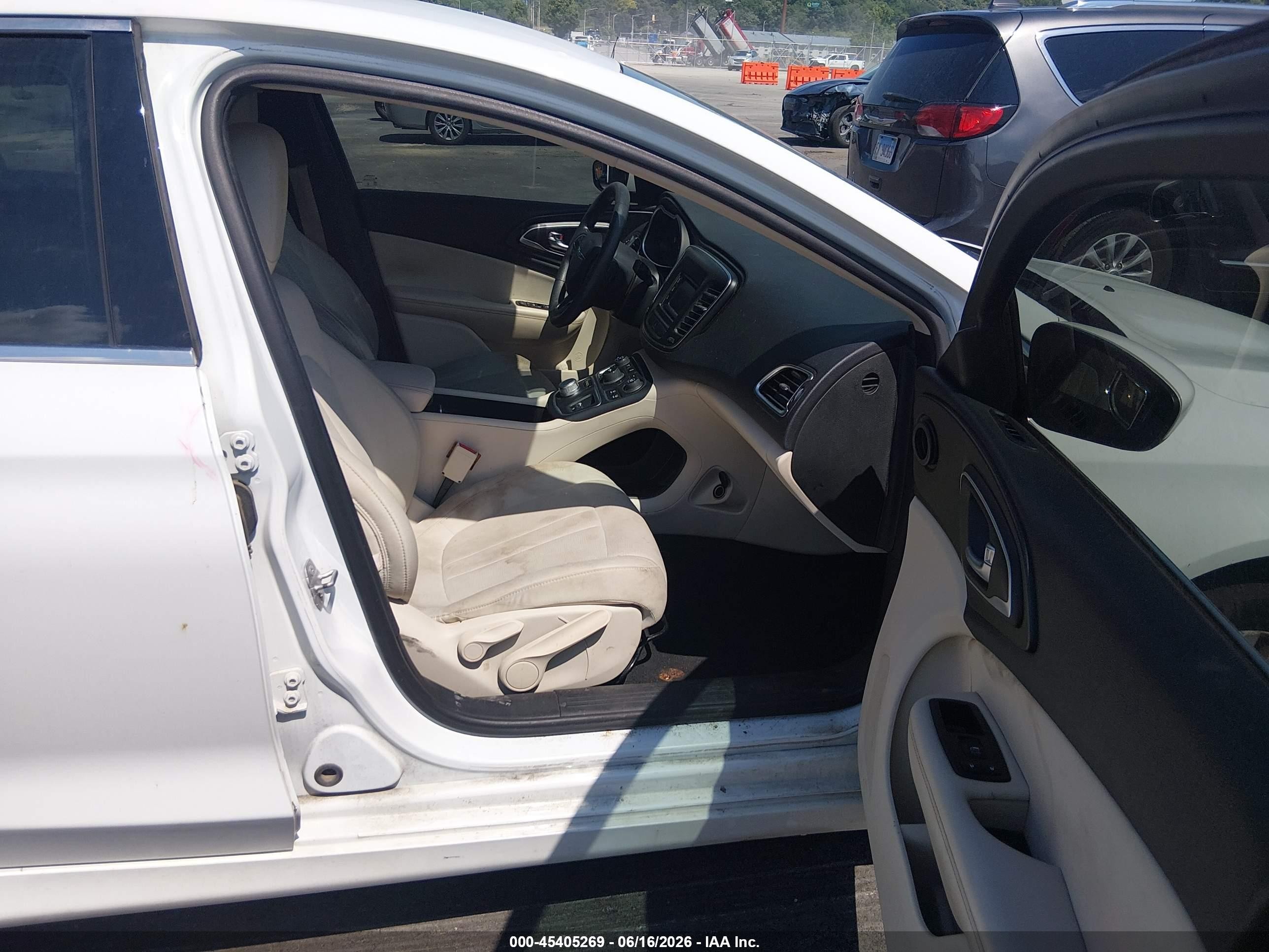 2015 Chrysler 200 Limited Белый vin: 1C3CCCAB2FN525258
