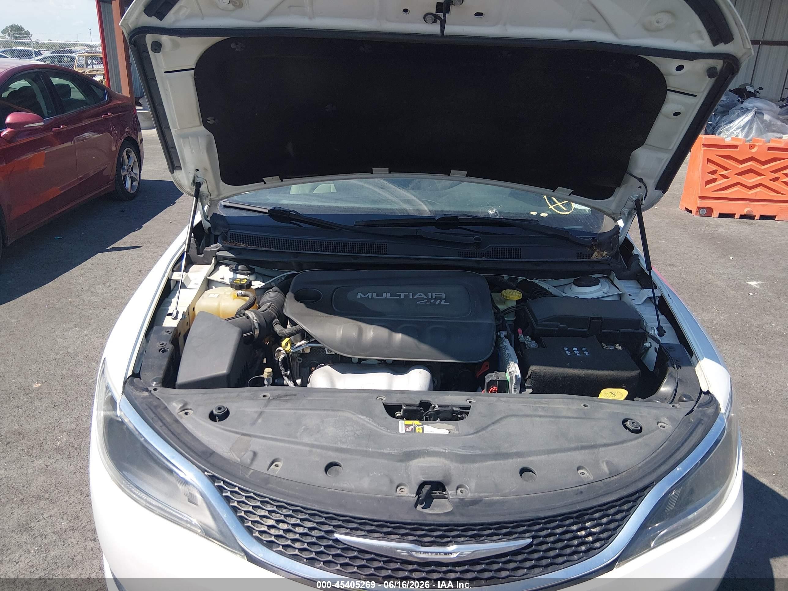2015 Chrysler 200 Limited Белый vin: 1C3CCCAB2FN525258