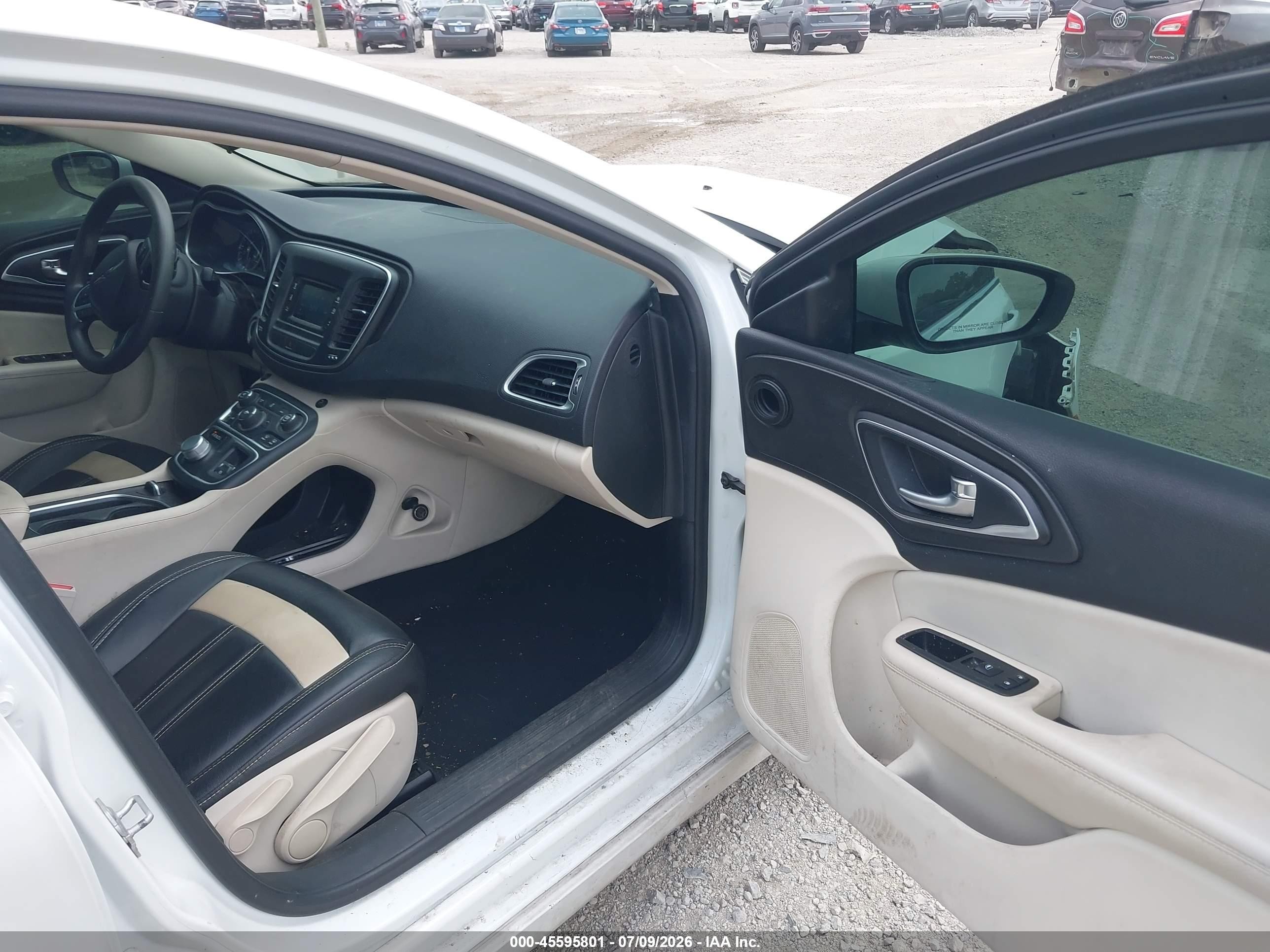 2015 Chrysler 200 Limited White vin: 1C3CCCAB2FN537085