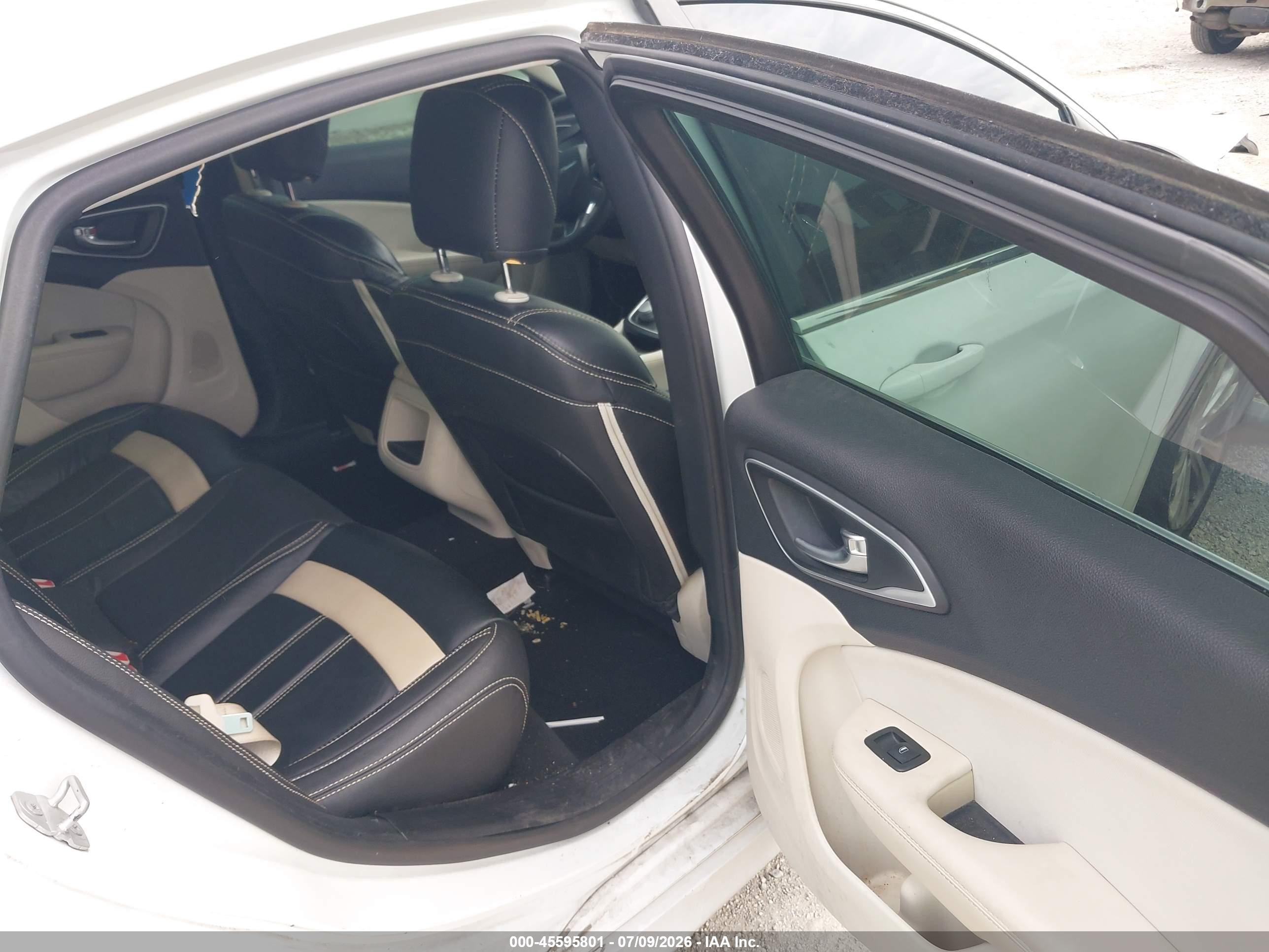 2015 Chrysler 200 Limited White vin: 1C3CCCAB2FN537085