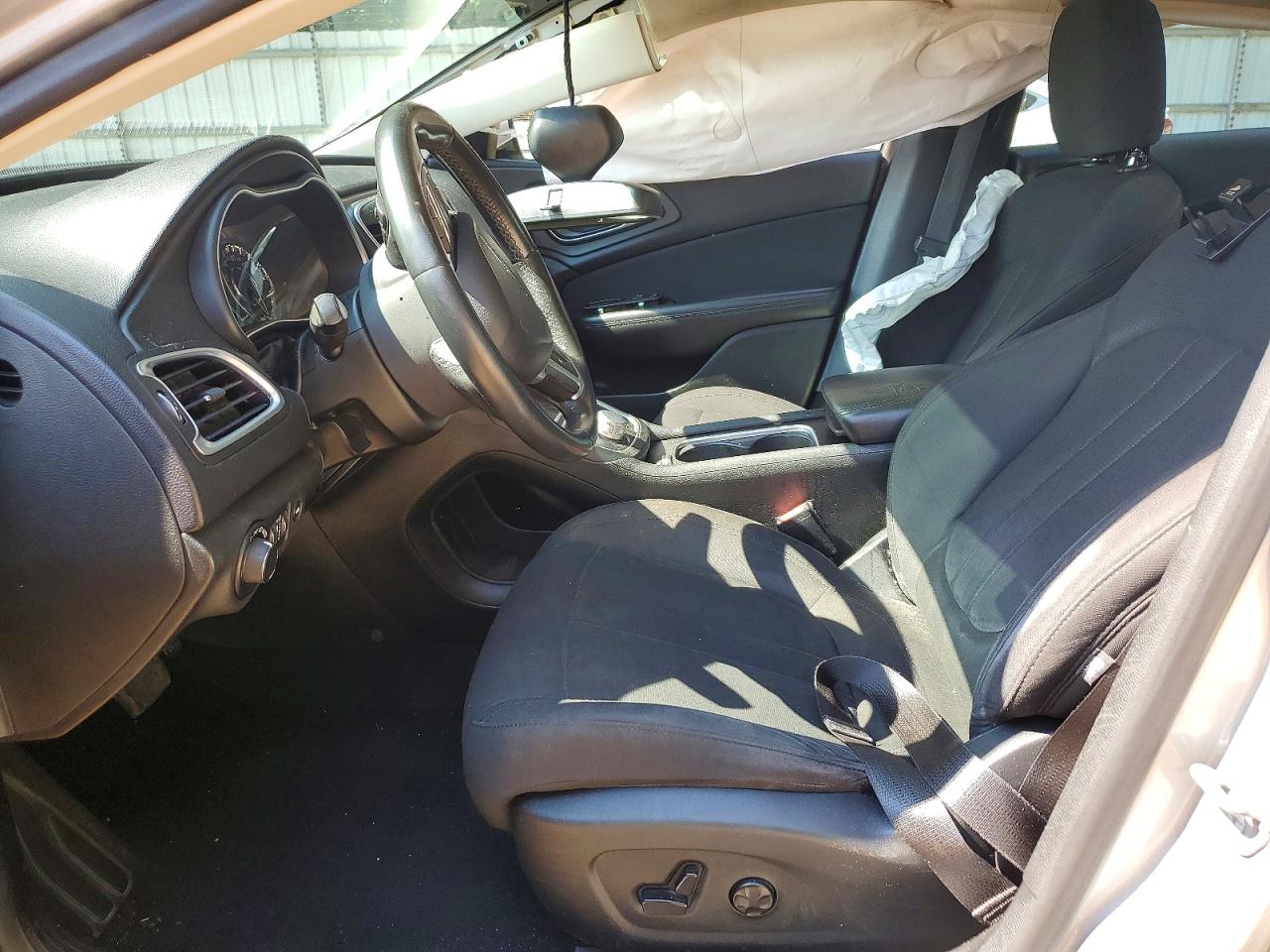 2015 Chrysler 200 Limited Silver vin: 1C3CCCAB2FN608253