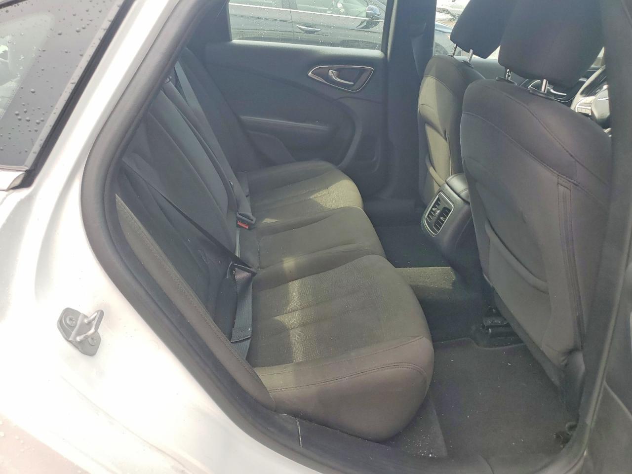 2015 Chrysler 200 Limited White vin: 1C3CCCAB2FN712466