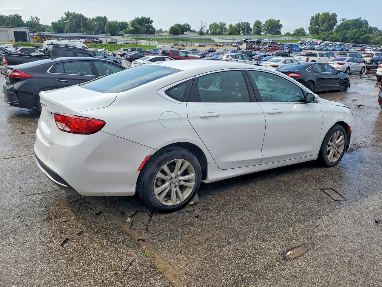 2015 Chrysler 200 Limited White vin: 1C3CCCAB2FN712466