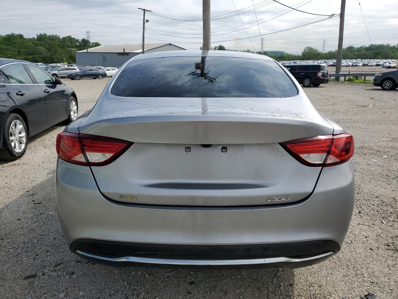 2016 Chrysler 200 Limited Silver vin: 1C3CCCAB2GN140607