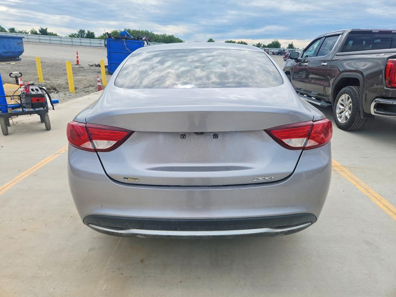 2016 Chrysler 200 Limited Silver vin: 1C3CCCAB2GN140607