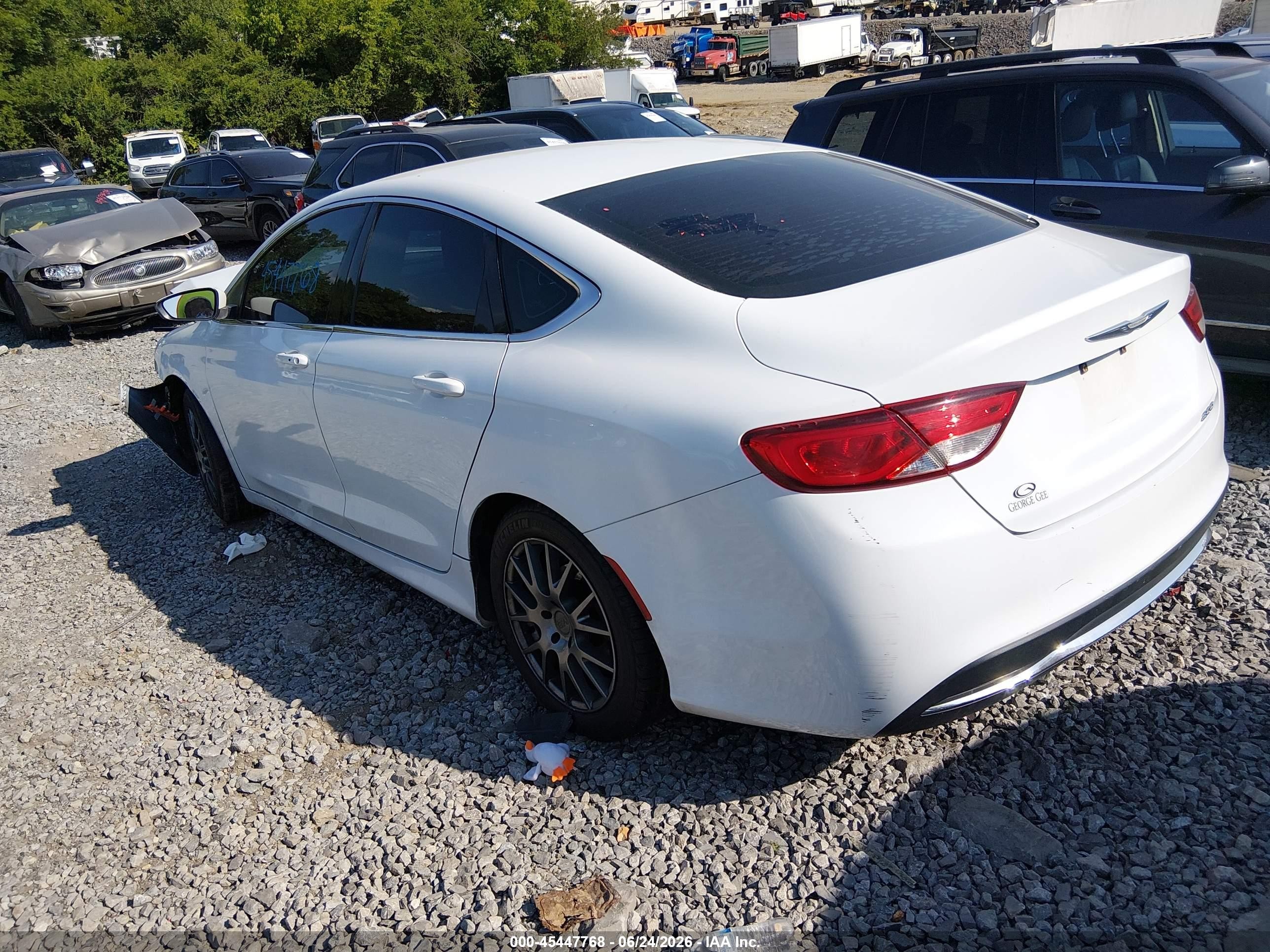 2015 Chrysler 200 Limited White vin: 1C3CCCAB3FN575201