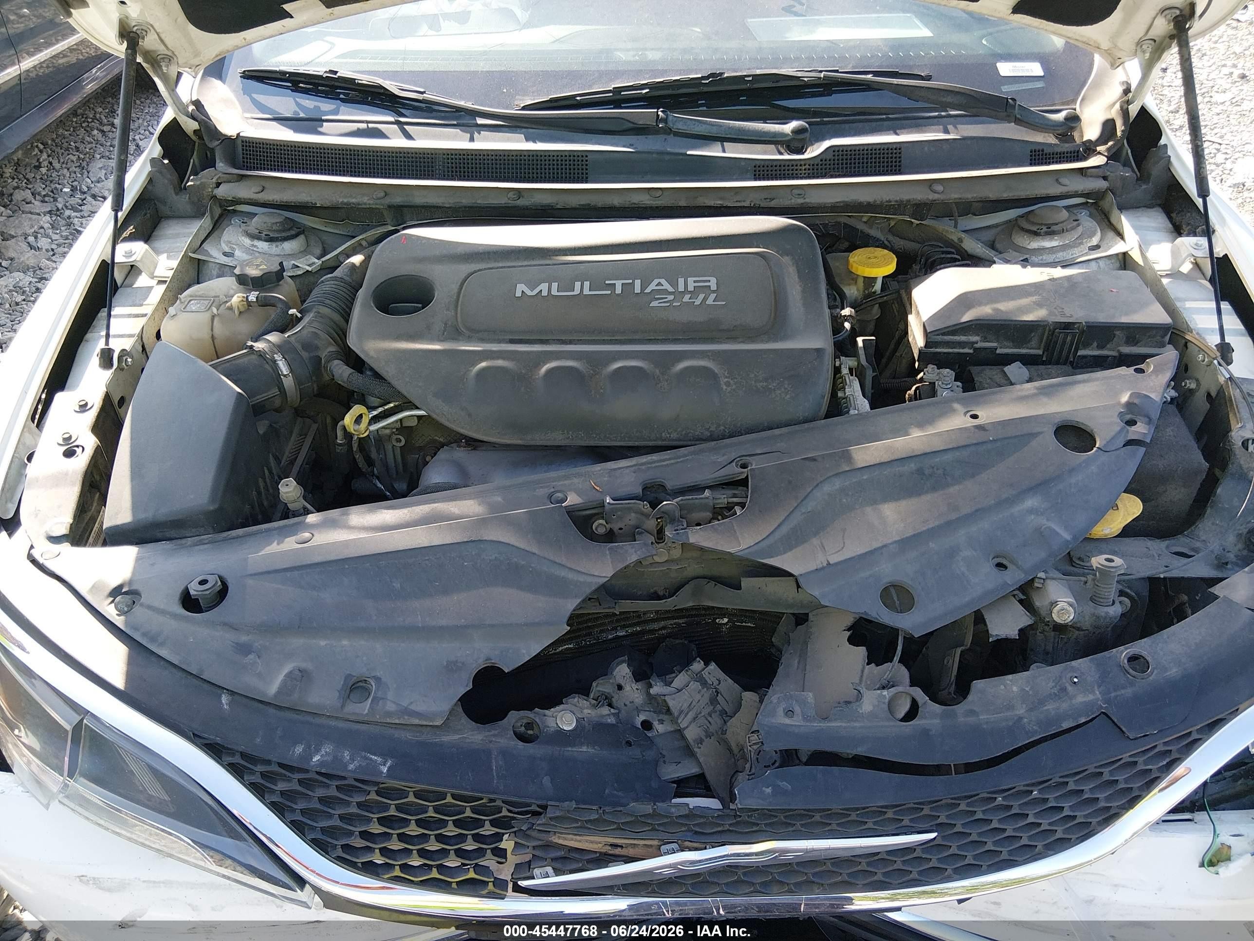 2015 Chrysler 200 Limited White vin: 1C3CCCAB3FN575201