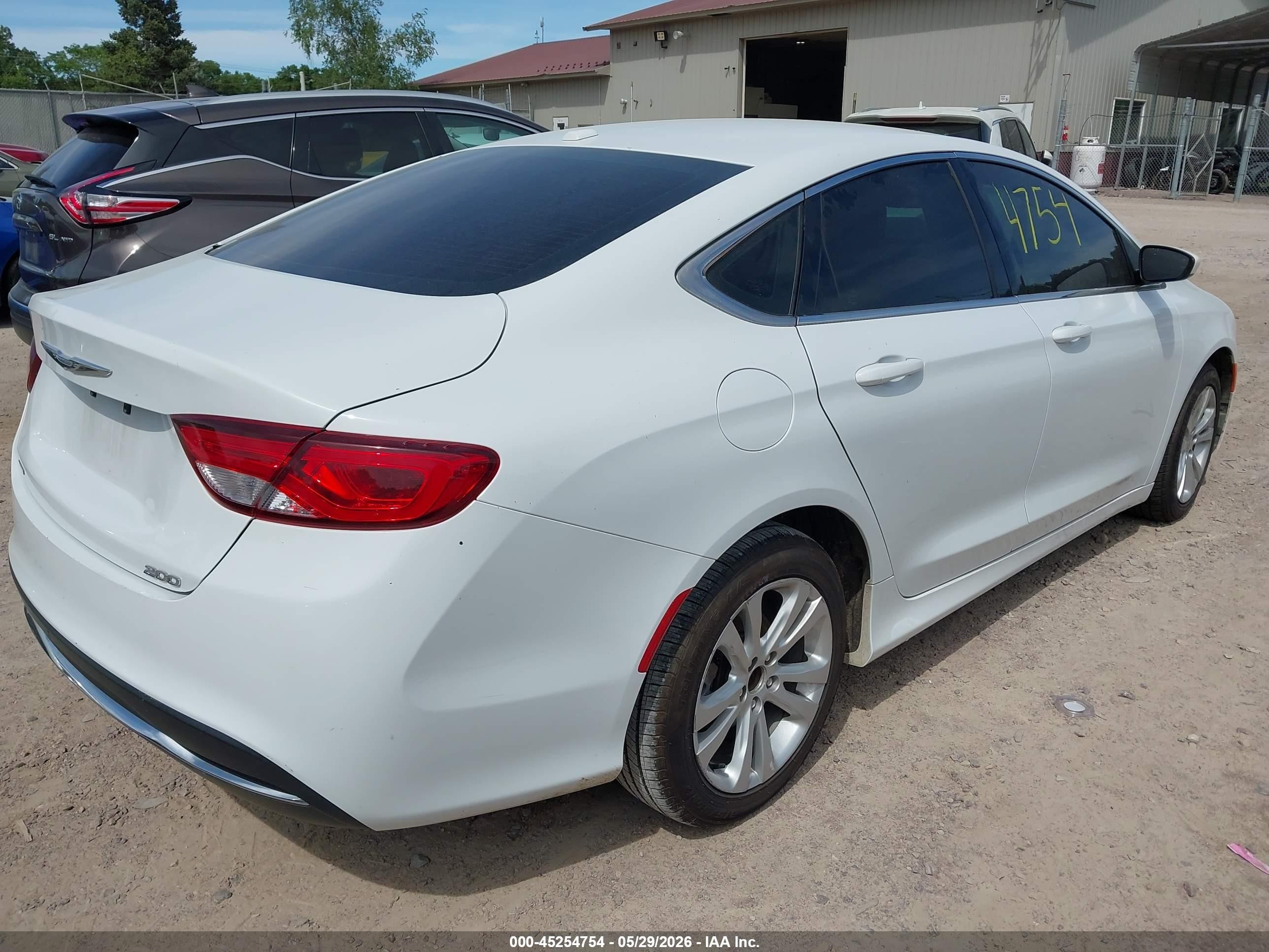 2015 Chrysler 200 Limited White vin: 1C3CCCAB3FN590782