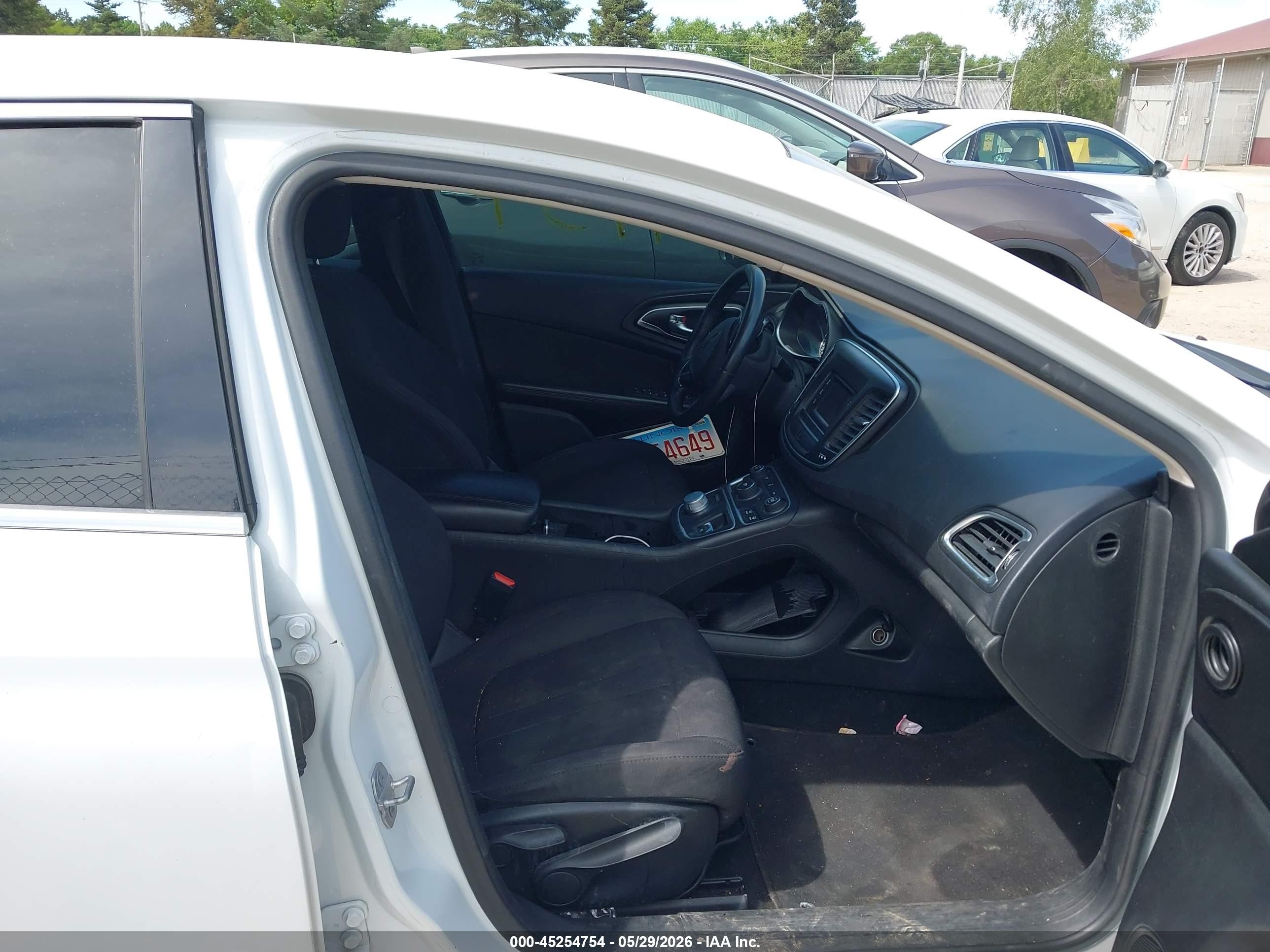 2015 Chrysler 200 Limited White vin: 1C3CCCAB3FN590782
