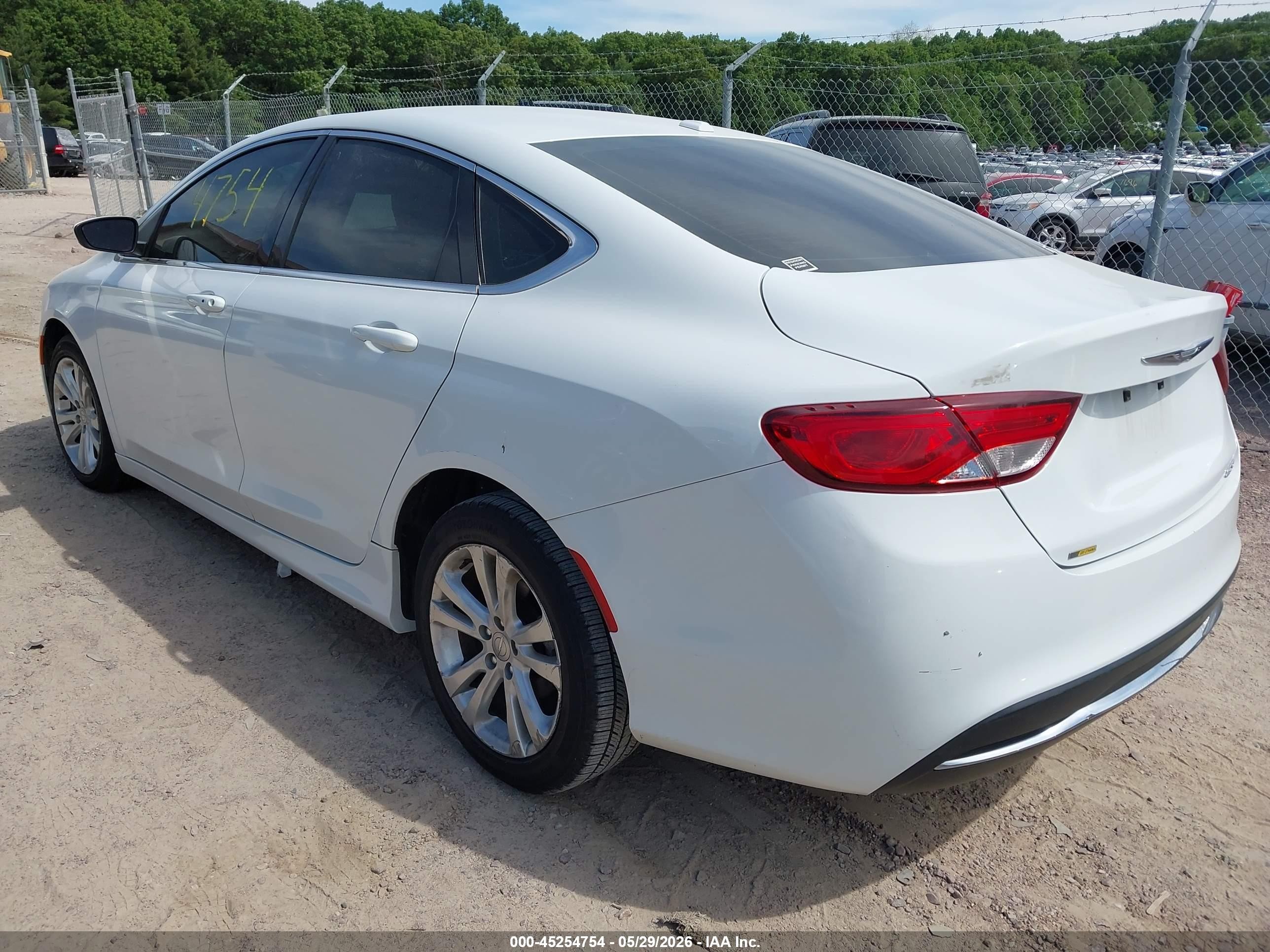2015 Chrysler 200 Limited White vin: 1C3CCCAB3FN590782