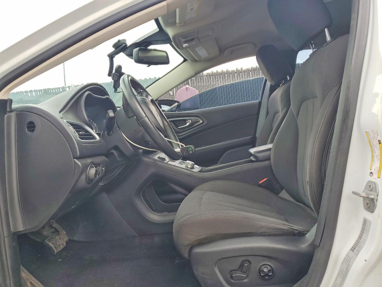 2015 Chrysler 200 Белый vin: 1C3CCCAB3FN598770