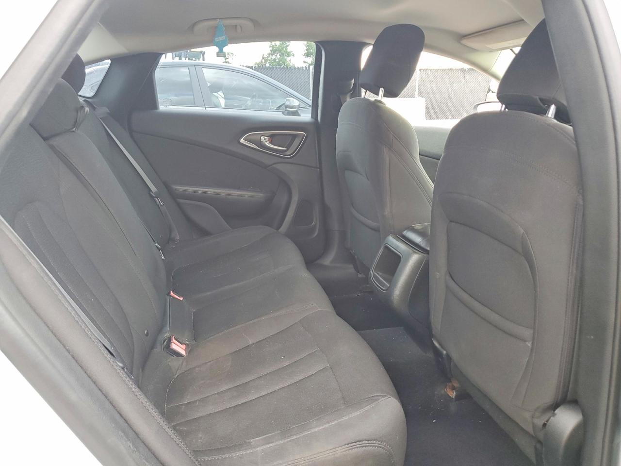 2015 Chrysler 200 Белый vin: 1C3CCCAB3FN598770