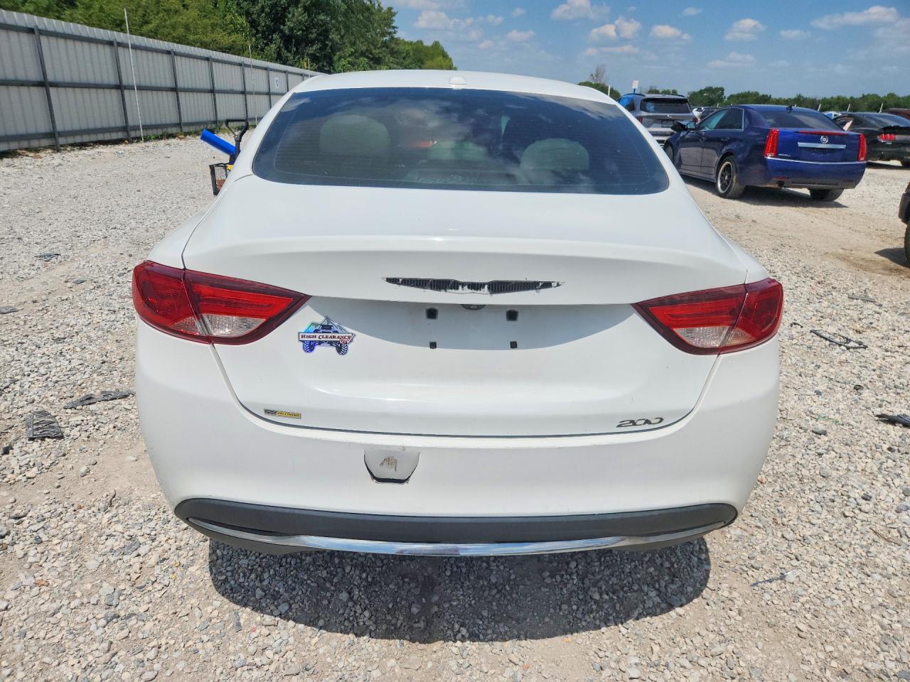 2015 Chrysler 200 Limited White vin: 1C3CCCAB3FN612389