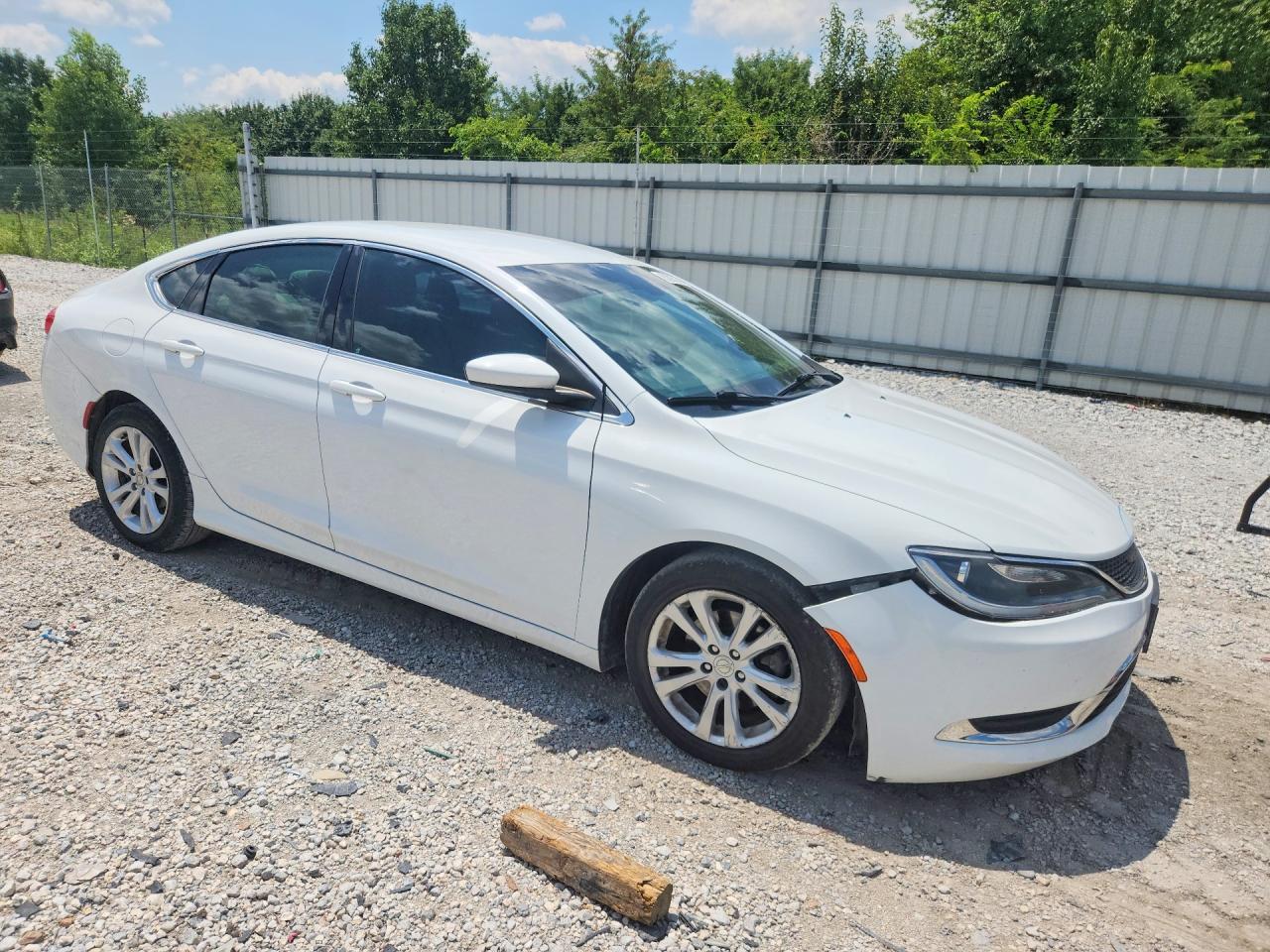 2015 Chrysler 200 Limited White vin: 1C3CCCAB3FN612389